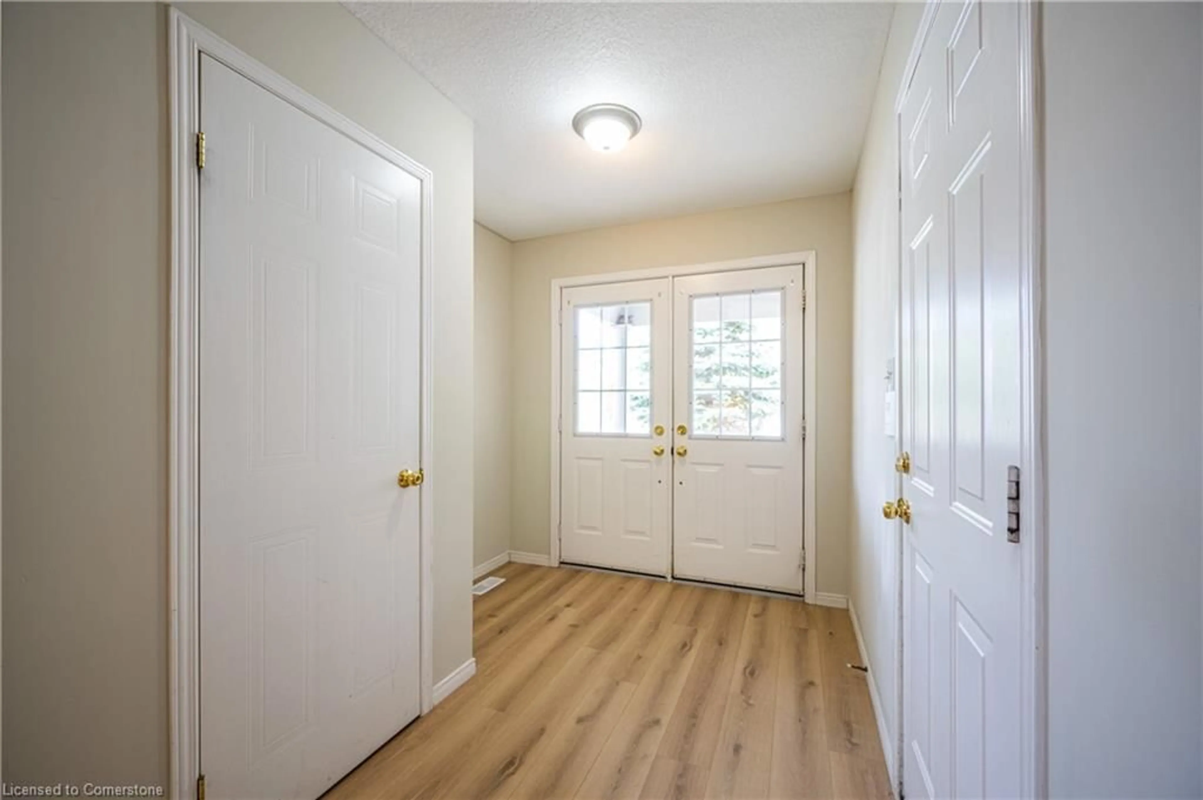 Indoor entryway for 755 Zermatt Dr, Waterloo Ontario N2T 2W8