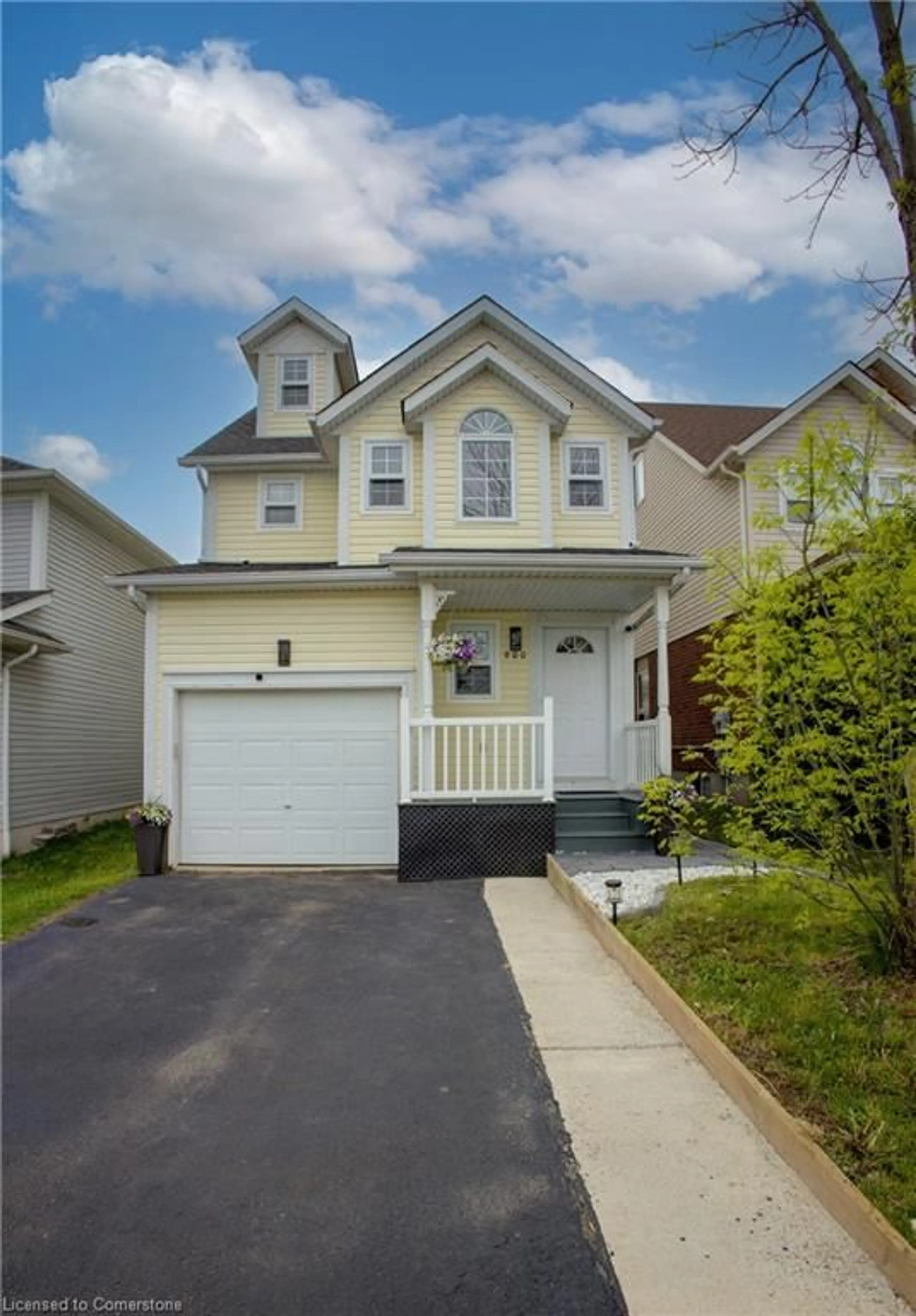 Home with vinyl exterior material, street for 800 Butternut Ave, Waterloo Ontario N2V 2M3