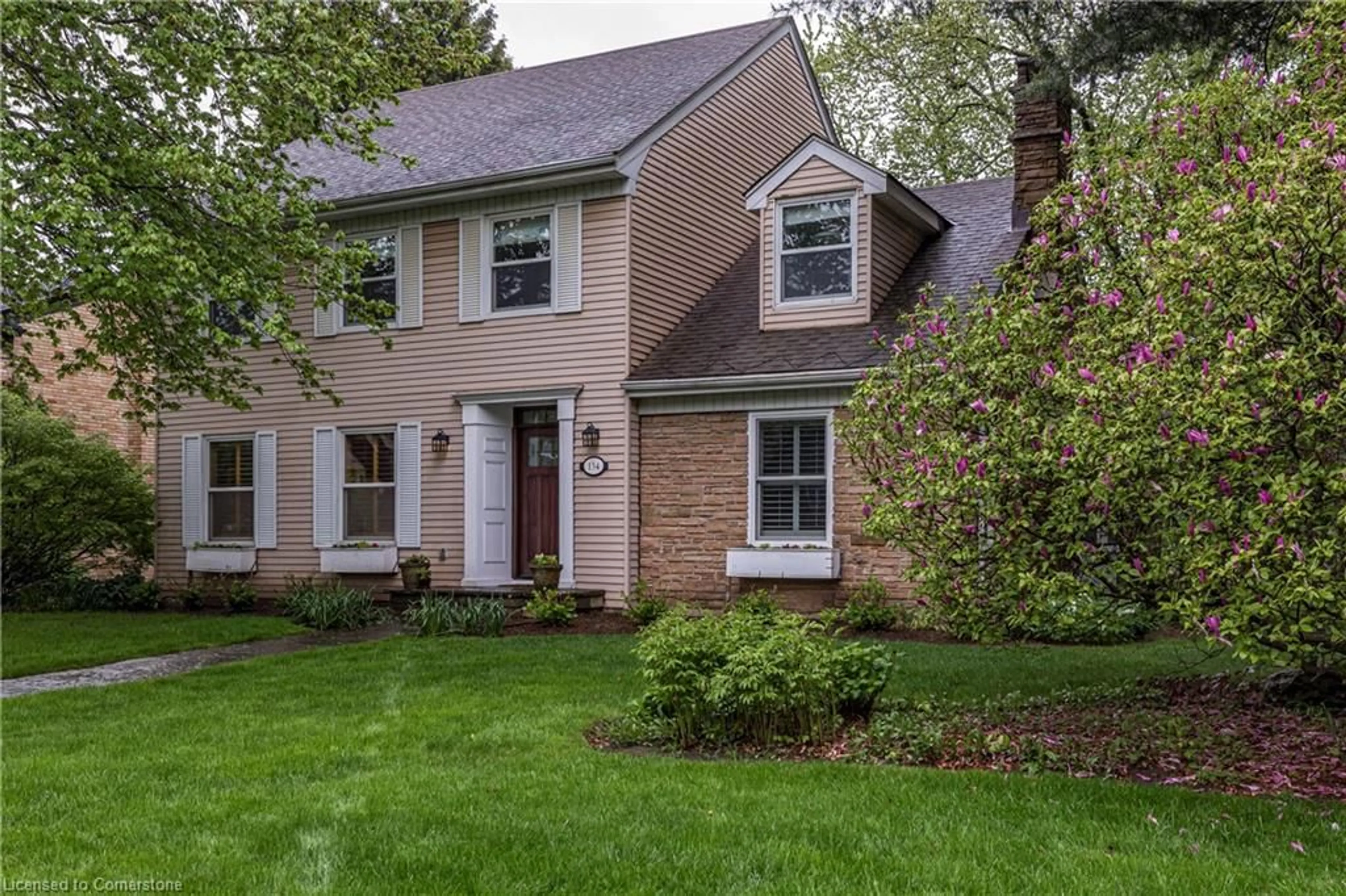 Home with brick exterior material, street for 134 Broad Leaf Cres, Ancaster Ontario L9G 3M5