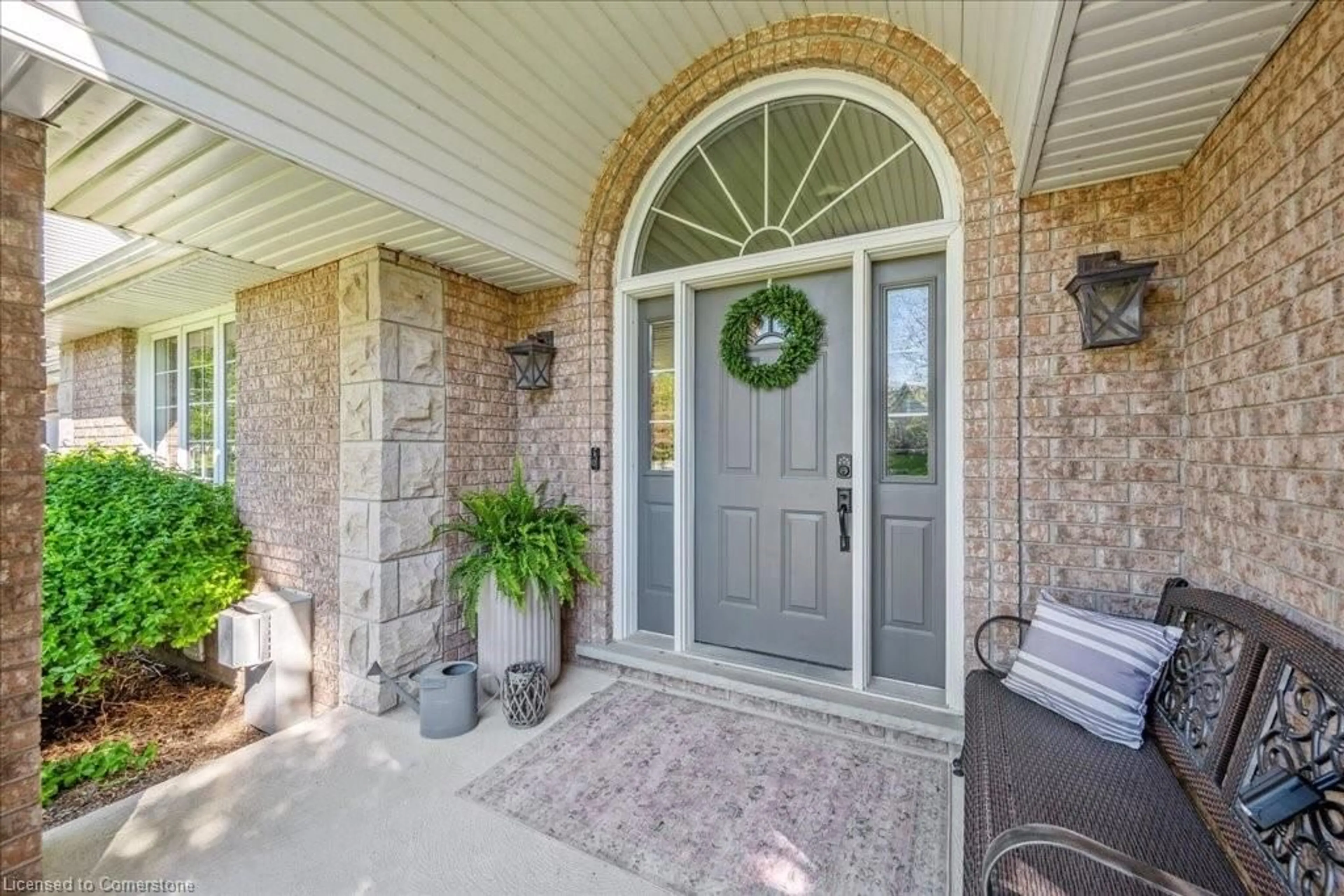 Indoor entryway for 790 Dianne Cres, Fergus Ontario N1M 3N5