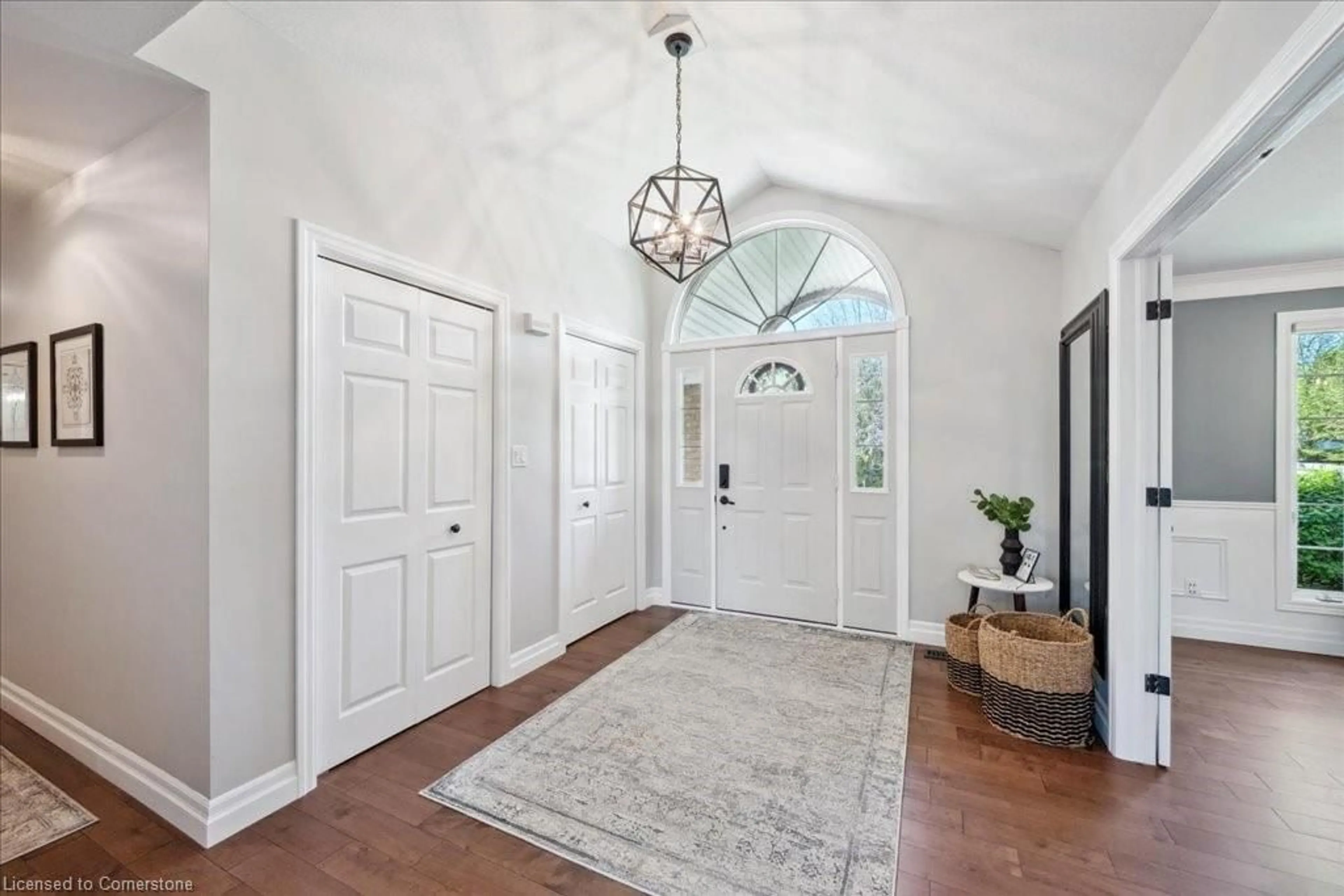 Indoor entryway for 790 Dianne Cres, Fergus Ontario N1M 3N5