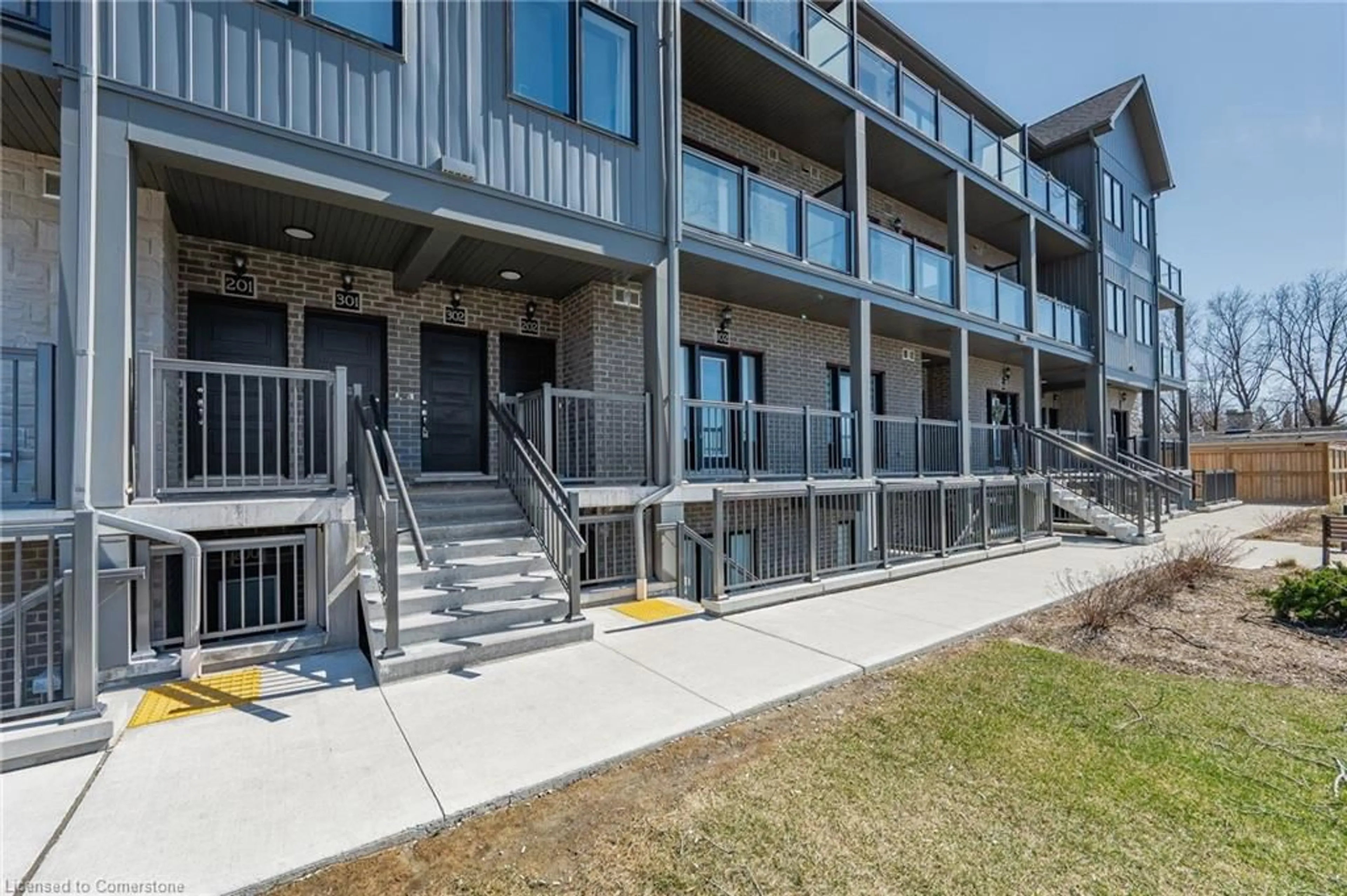Patio, building for 721 Franklin Blvd #302, Cambridge Ontario N1R 5S4
