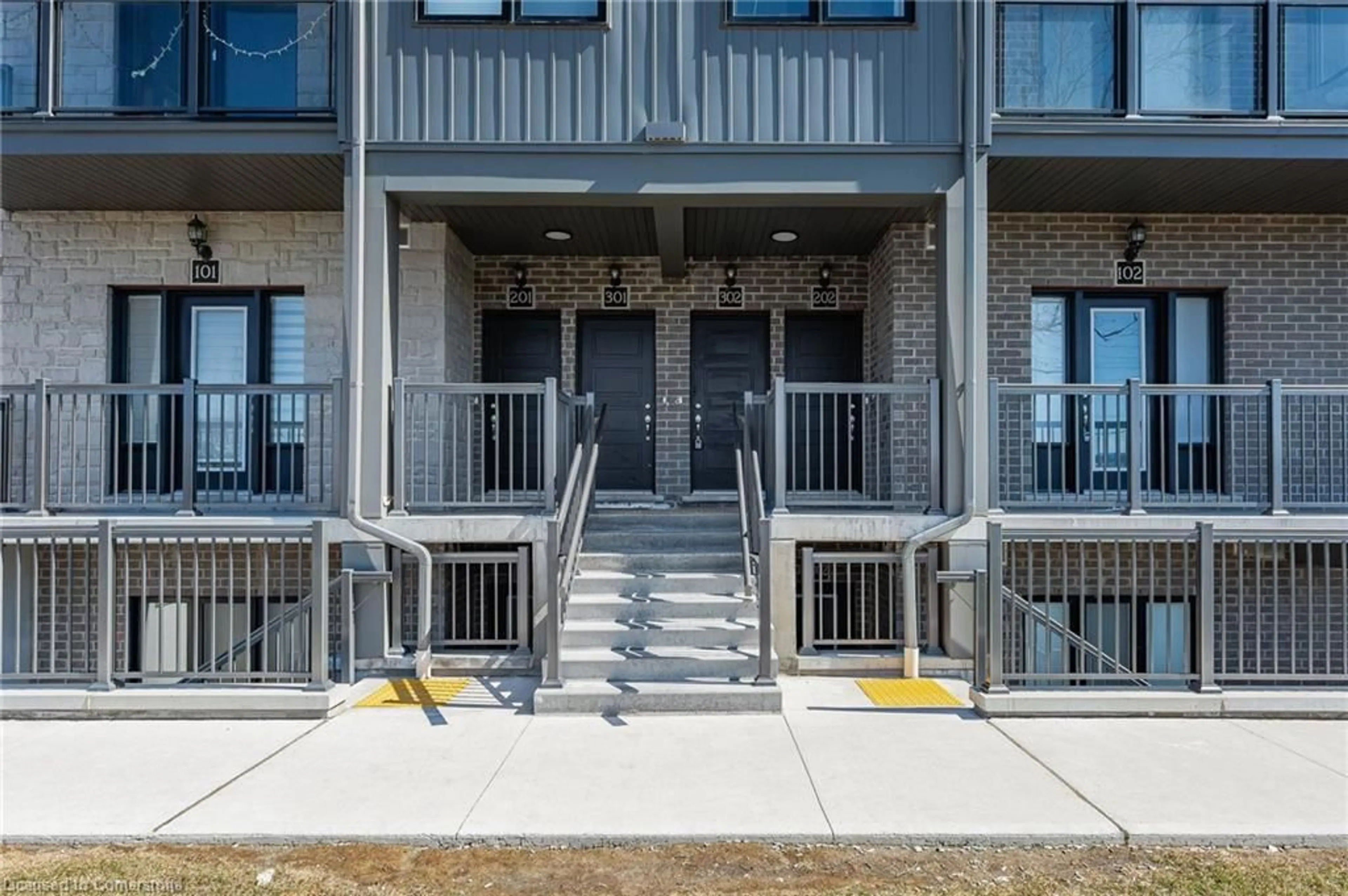 Patio, street for 721 Franklin Blvd #302, Cambridge Ontario N1R 5S4