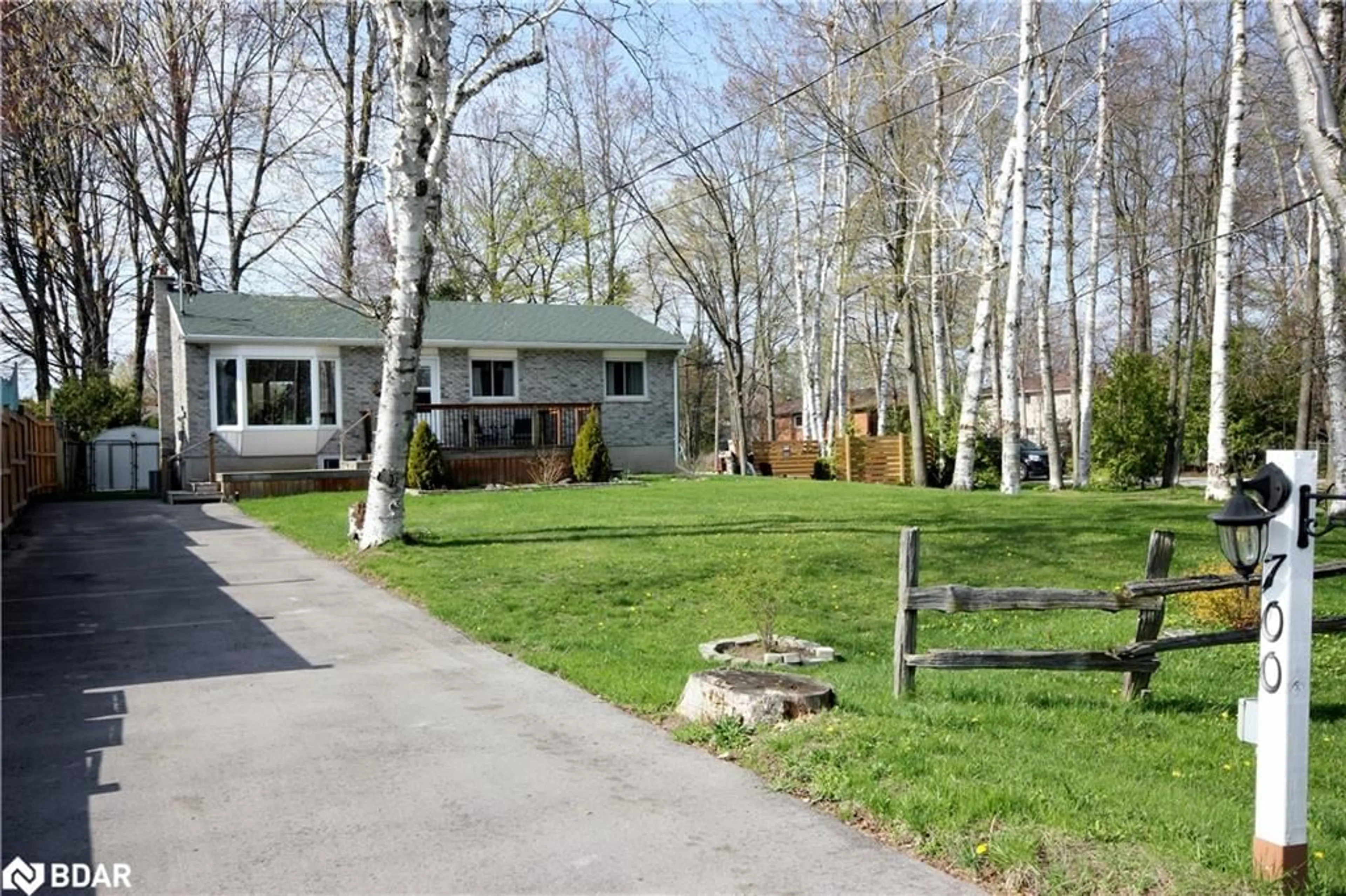 Unknown for 700 James St, Innisfil Ontario L9S 2G7