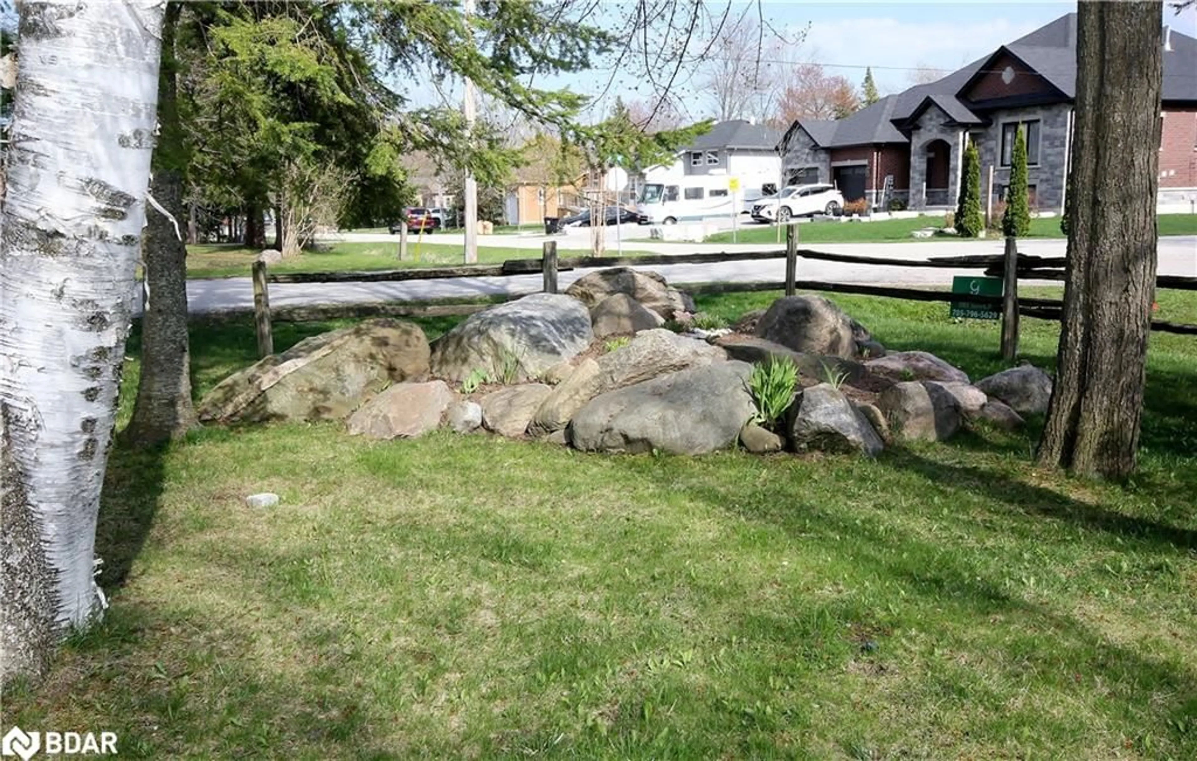 Patio, unknown for 700 James St, Innisfil Ontario L9S 2G7