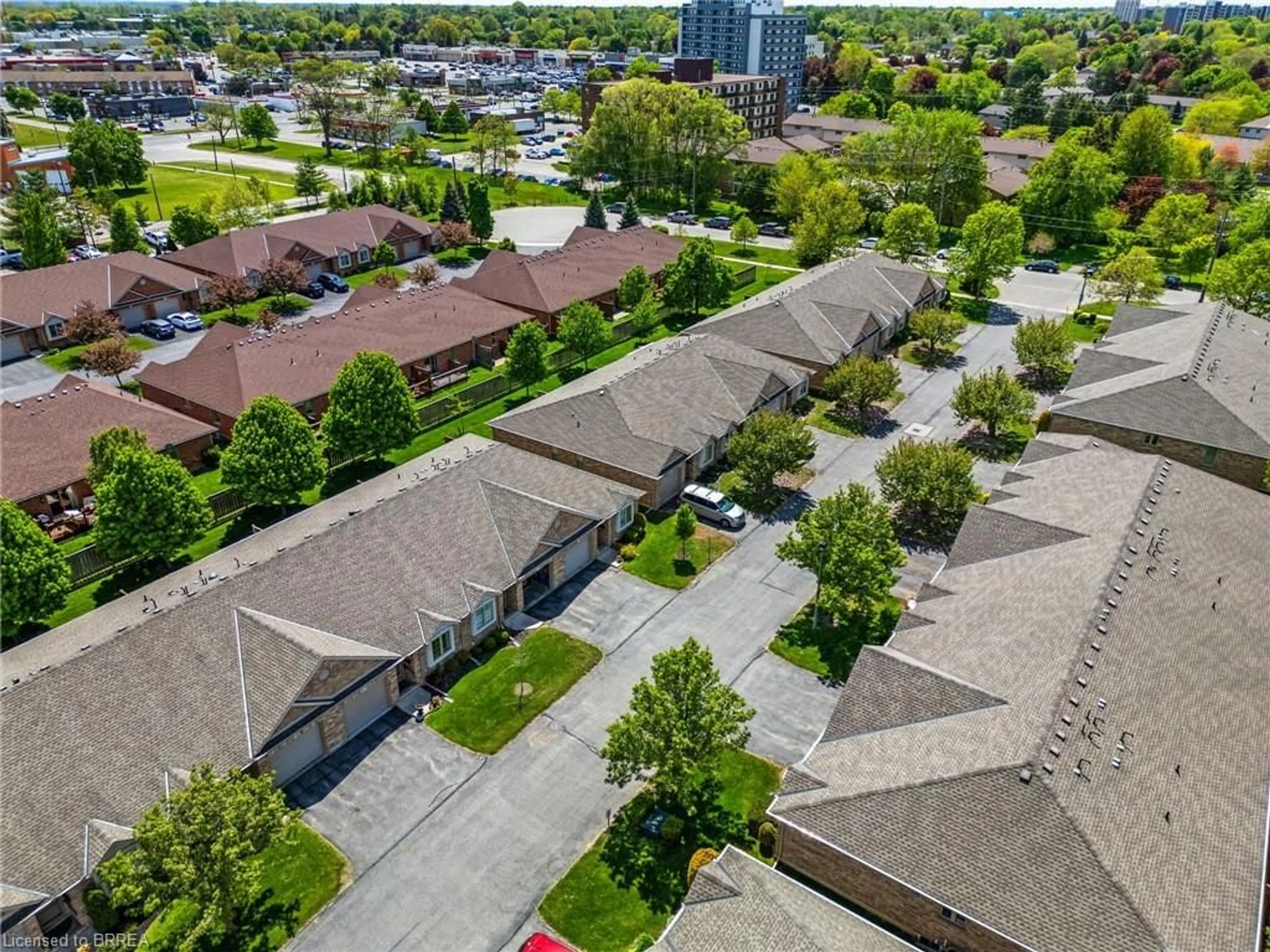 A pic from outside/outdoor area/front of a property/back of a property/a pic from drone, street for 25 Cobden Crt #10, Brantford Ontario N3R 8B5