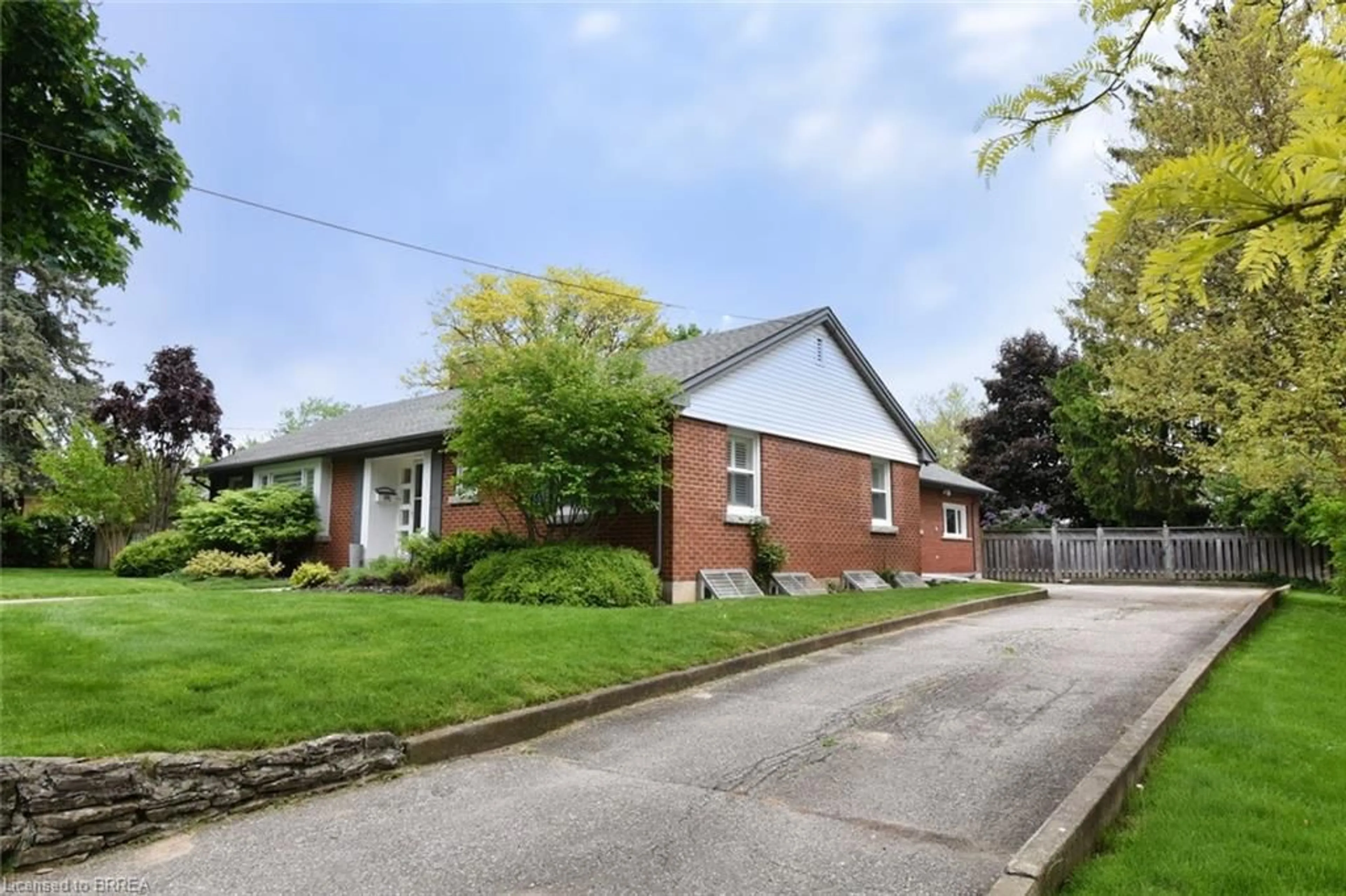Home with brick exterior material, street for 48 Devon St, Brantford Ontario N3R 1M2