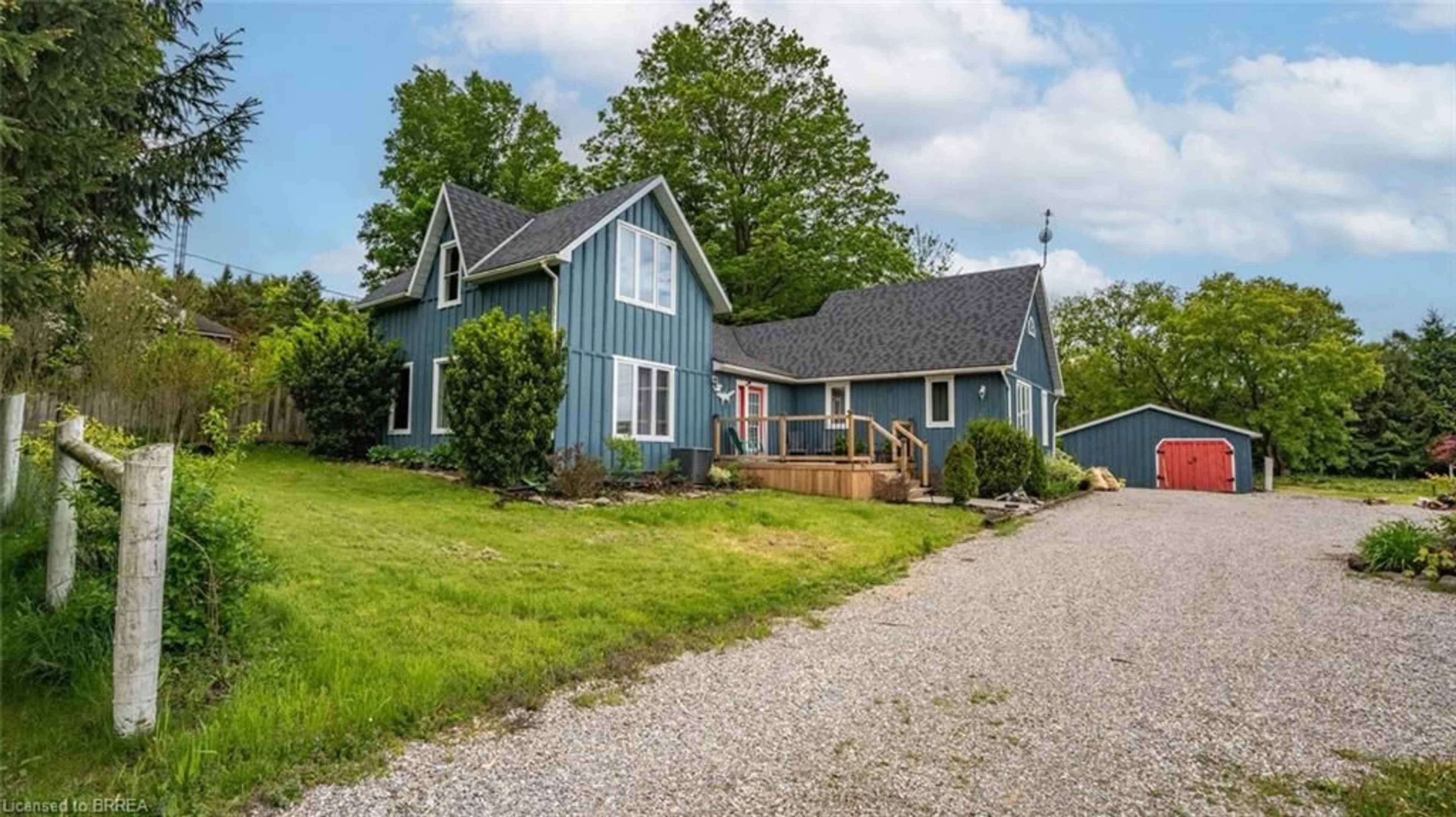 A pic from outside/outdoor area/front of a property/back of a property/a pic from drone, street for 2071 Cockshutt Rd, Waterford Ontario N0E 1Y0