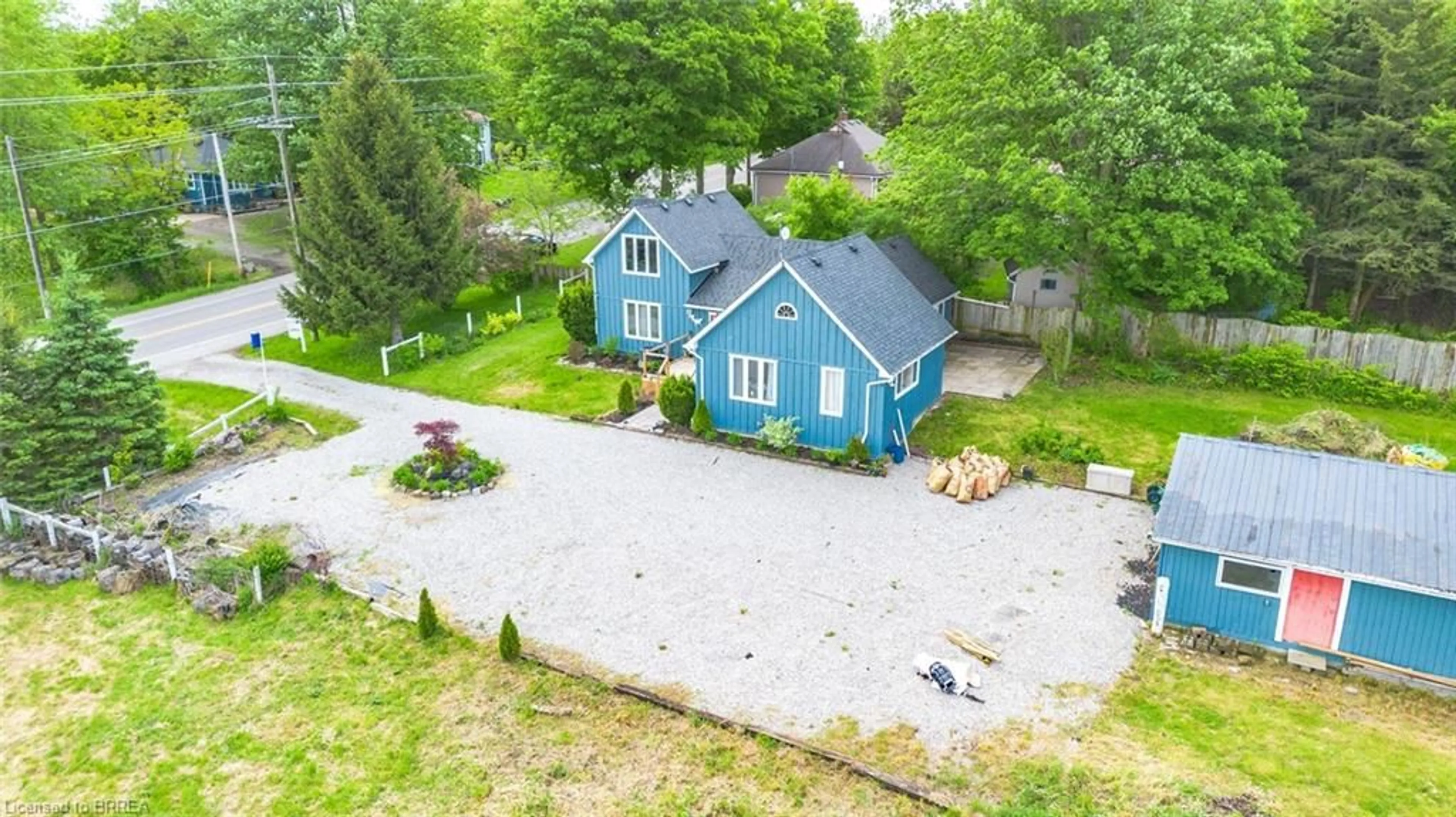 A pic from outside/outdoor area/front of a property/back of a property/a pic from drone, street for 2071 Cockshutt Rd, Waterford Ontario N0E 1Y0