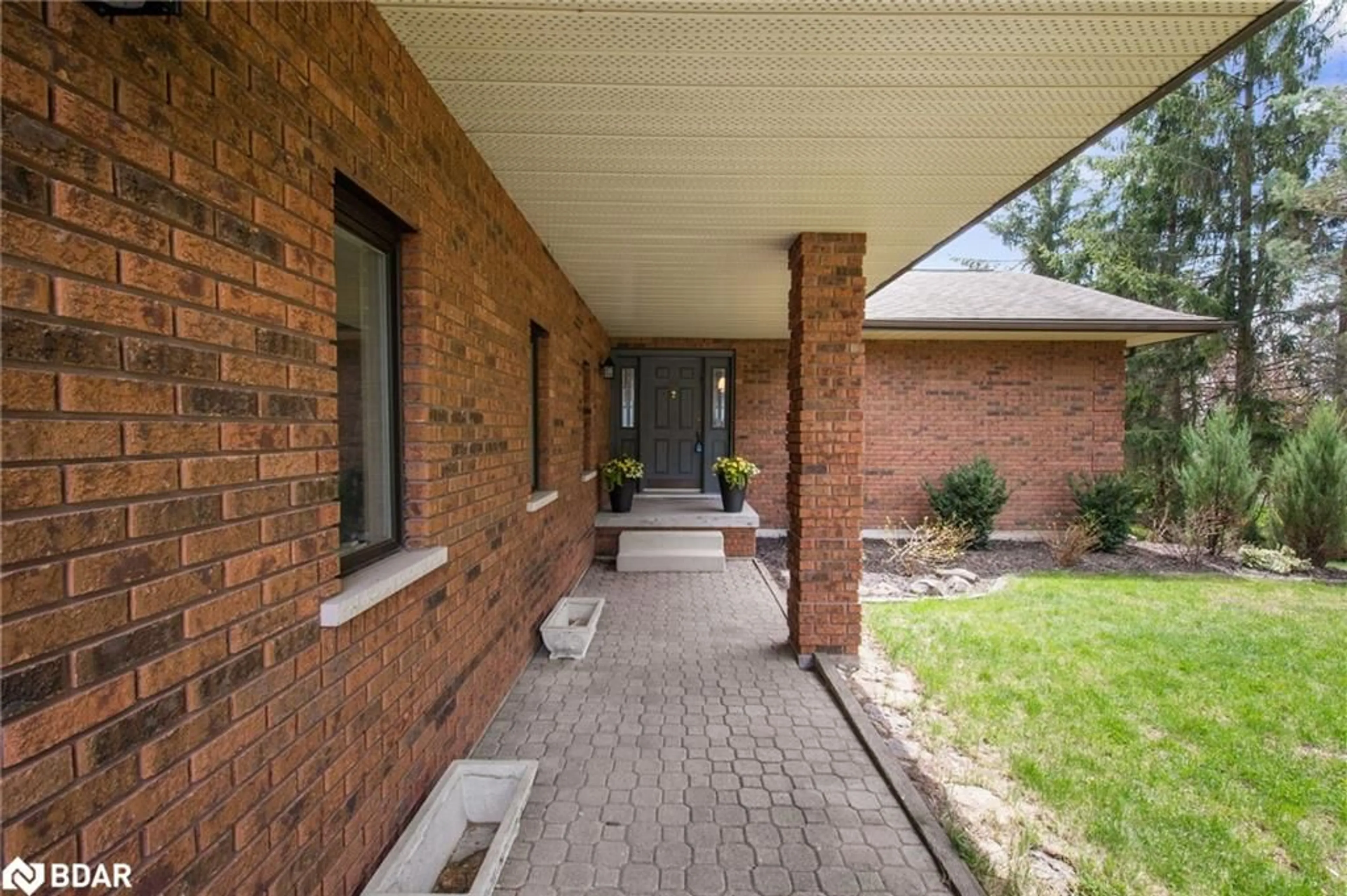 Home with brick exterior material, street for 9 Blueridge Cres, Oro-Medonte Ontario L3V 6H1