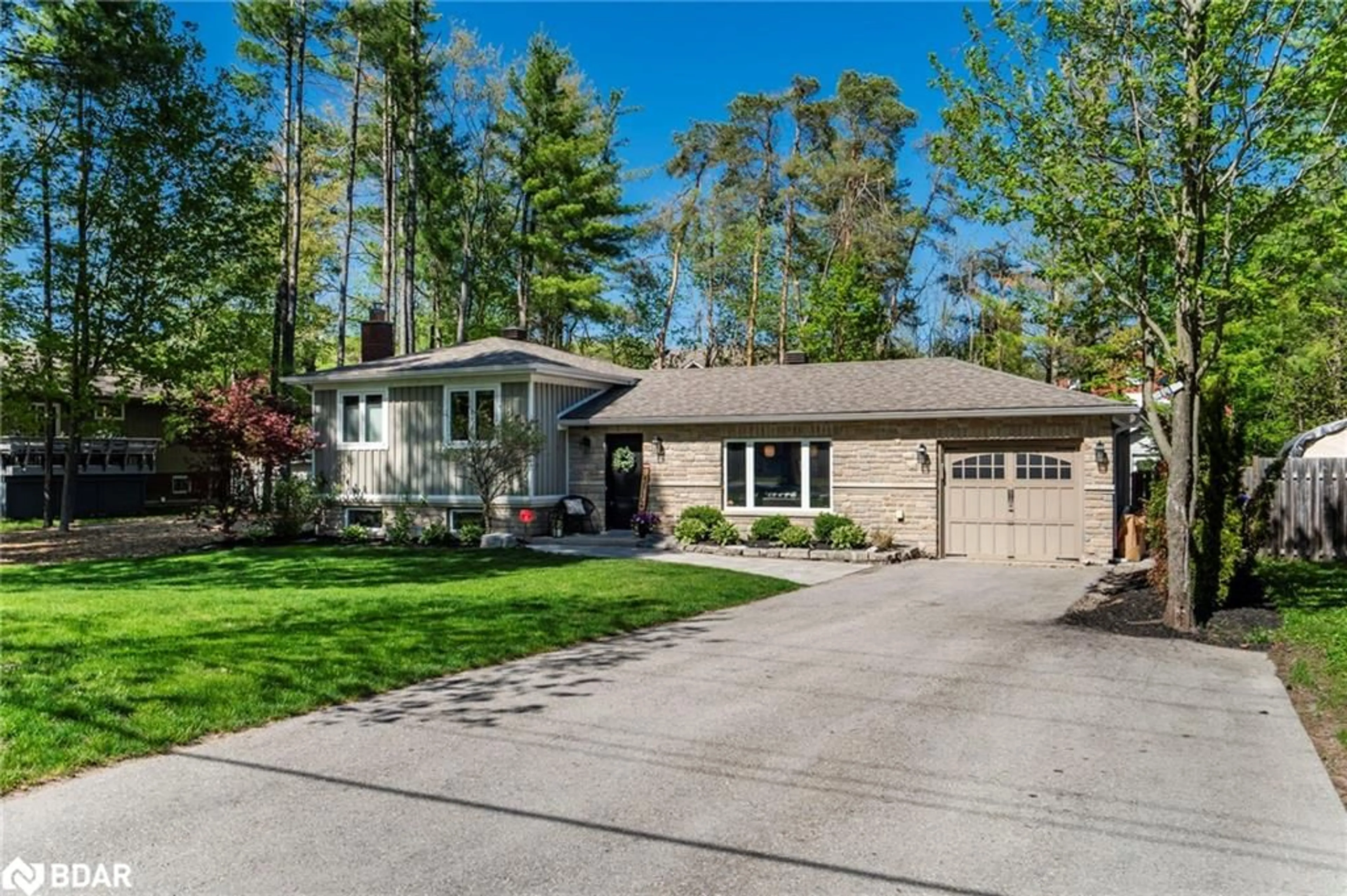 Home with vinyl exterior material, street for 1185 St Vincent St, Midhurst Ontario L9X 0R2