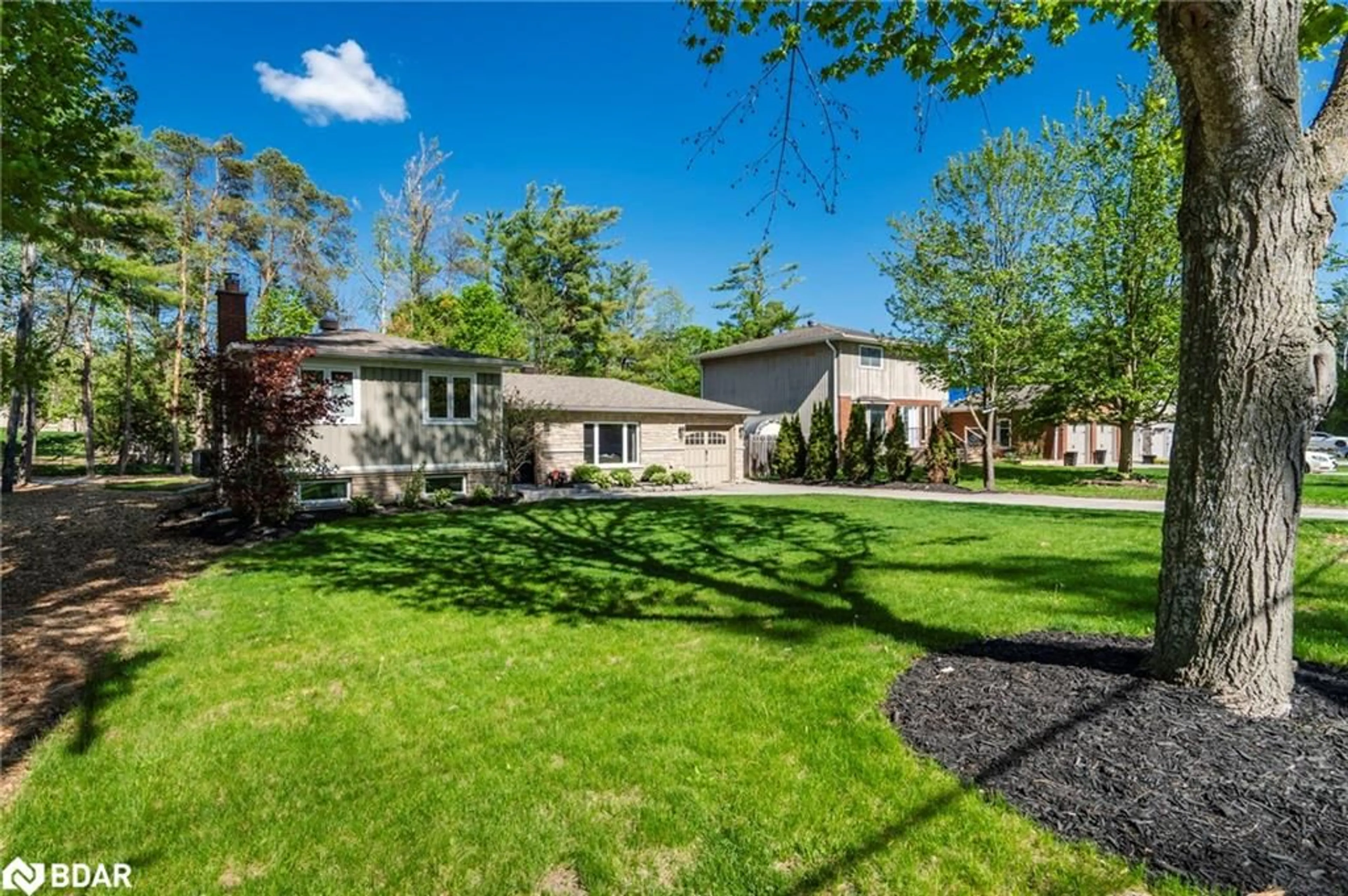 A pic from outside/outdoor area/front of a property/back of a property/a pic from drone, street for 1185 St Vincent St, Midhurst Ontario L9X 0R2