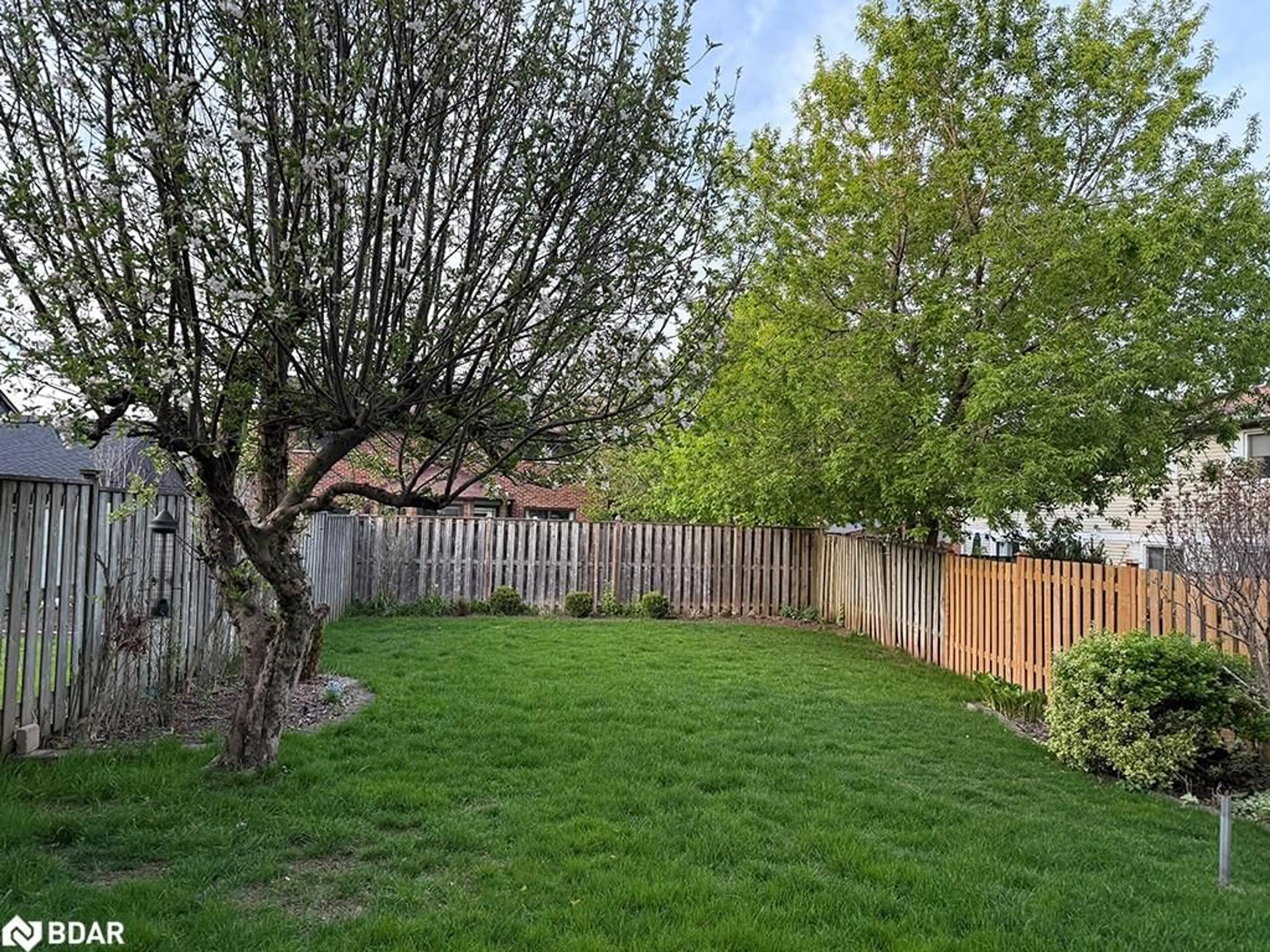 Patio, forest/trees view for 4177 Sunflower Dr, Mississauga Ontario L5L 2L4