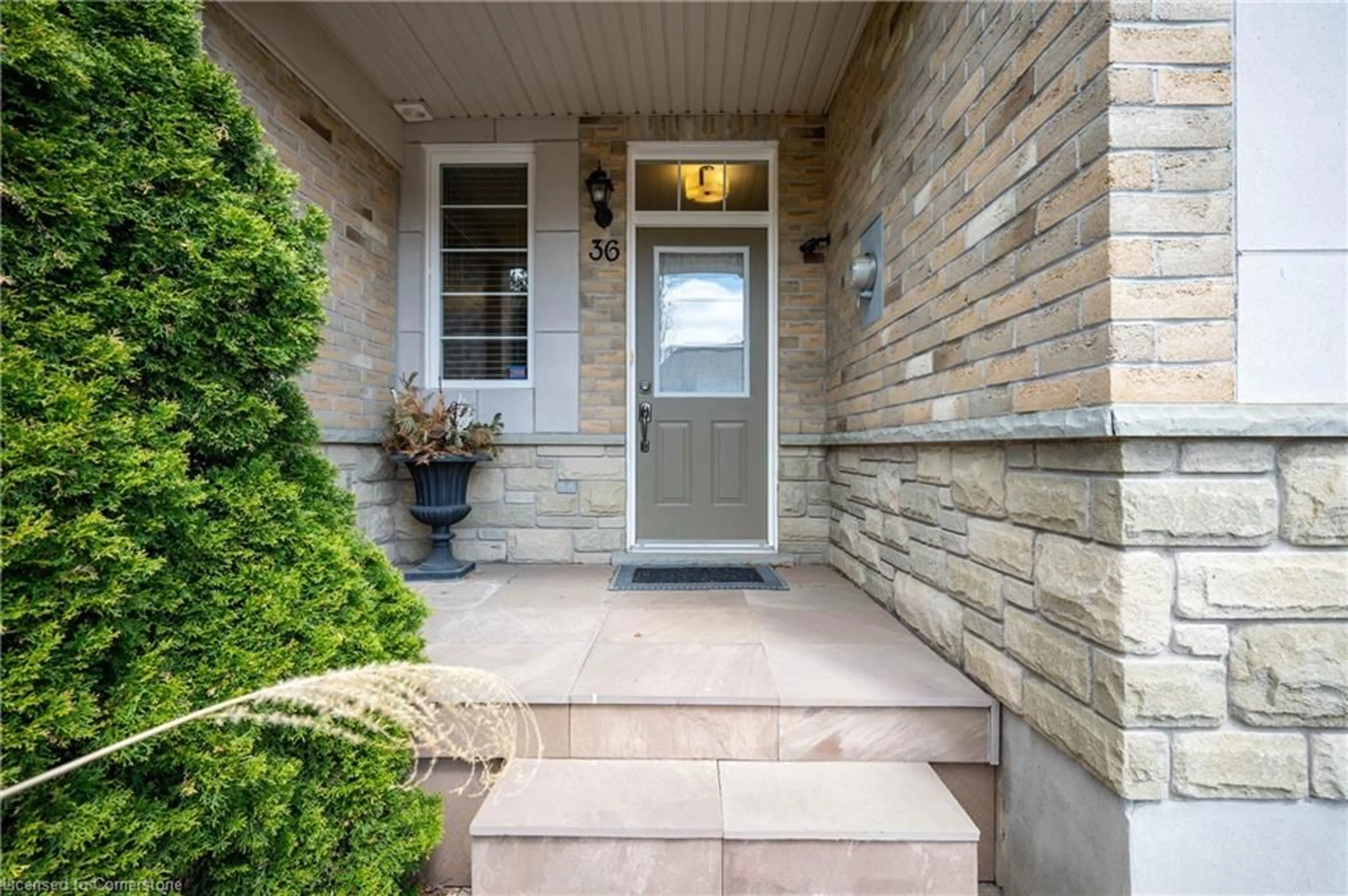 Indoor entryway for 36 Doon Mills Dr, Kitchener Ontario N2P 2W9