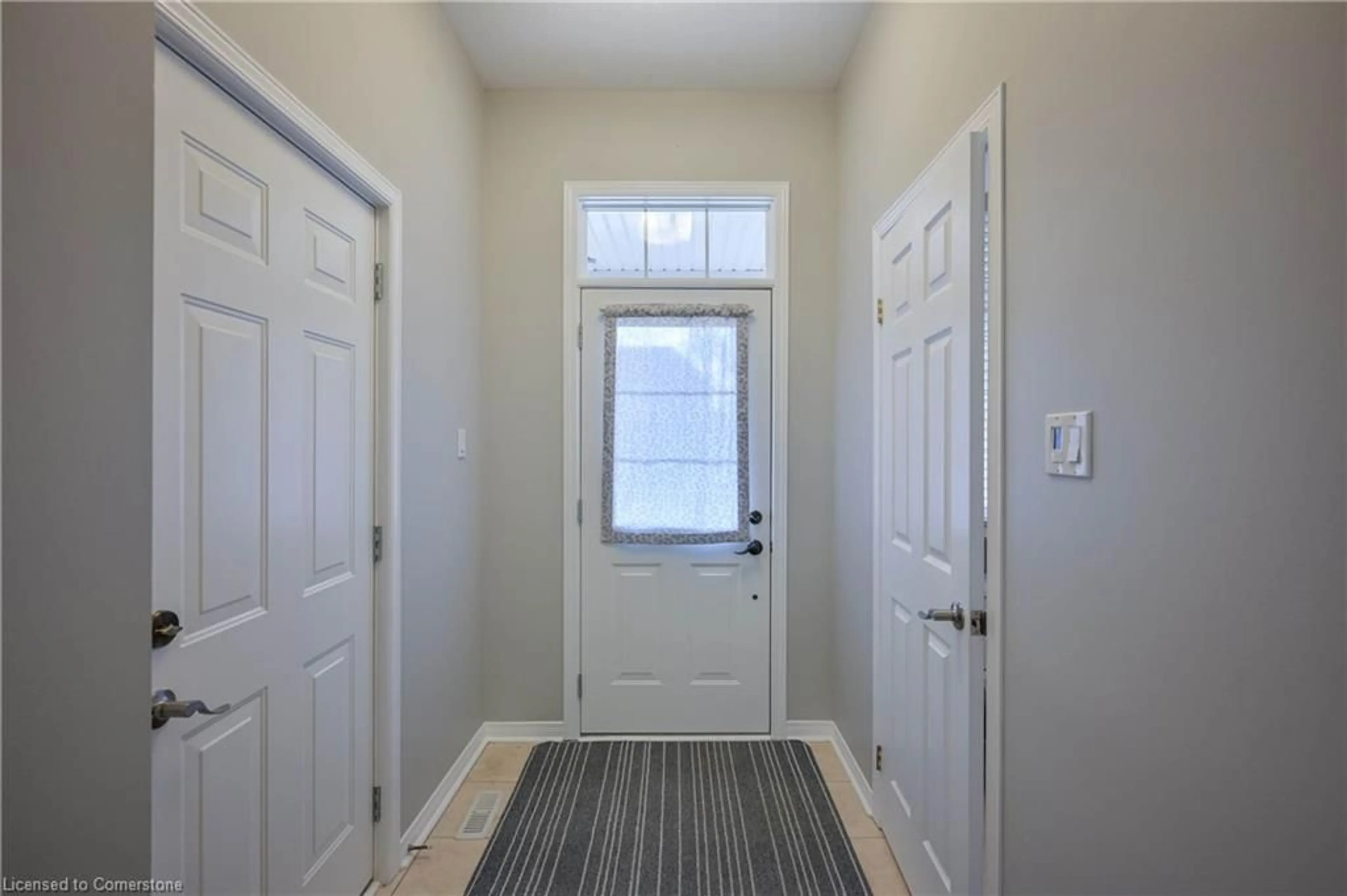 Indoor entryway for 36 Doon Mills Dr, Kitchener Ontario N2P 2W9