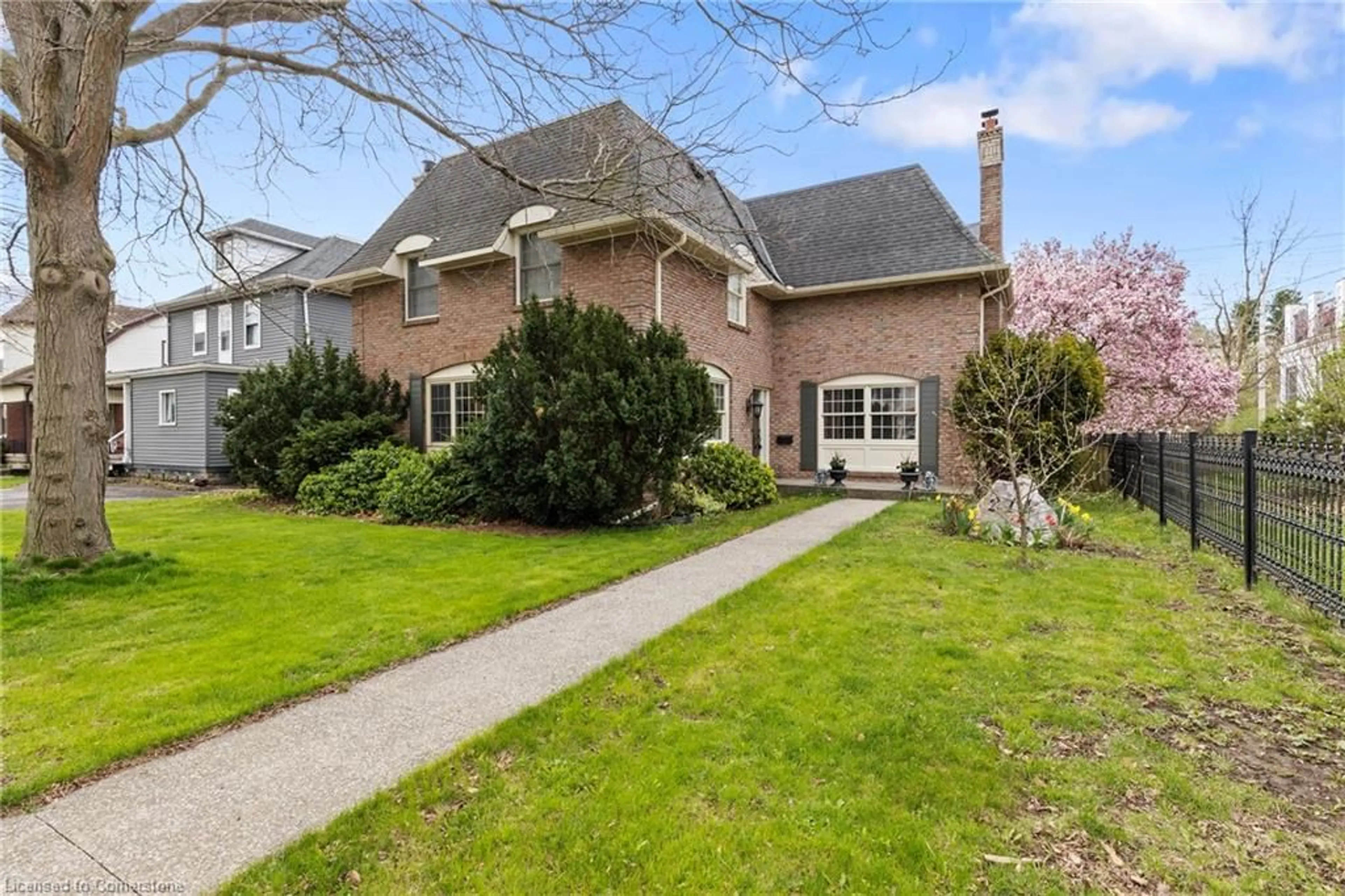Home with brick exterior material, street for 211 Merritt St, Welland Ontario L3C 4T8
