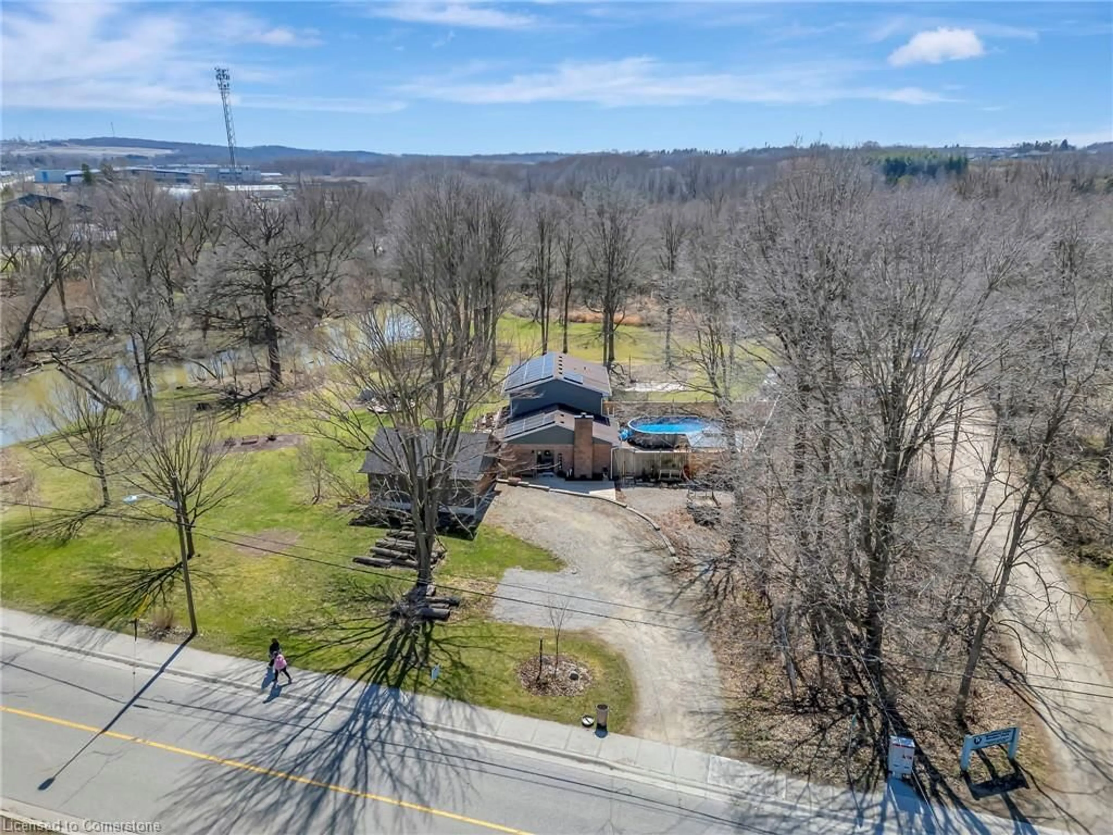 A pic from outside/outdoor area/front of a property/back of a property/a pic from drone, water/lake/river/ocean view for 391 Tecumseh St, Woodstock Ontario N4S 7W1