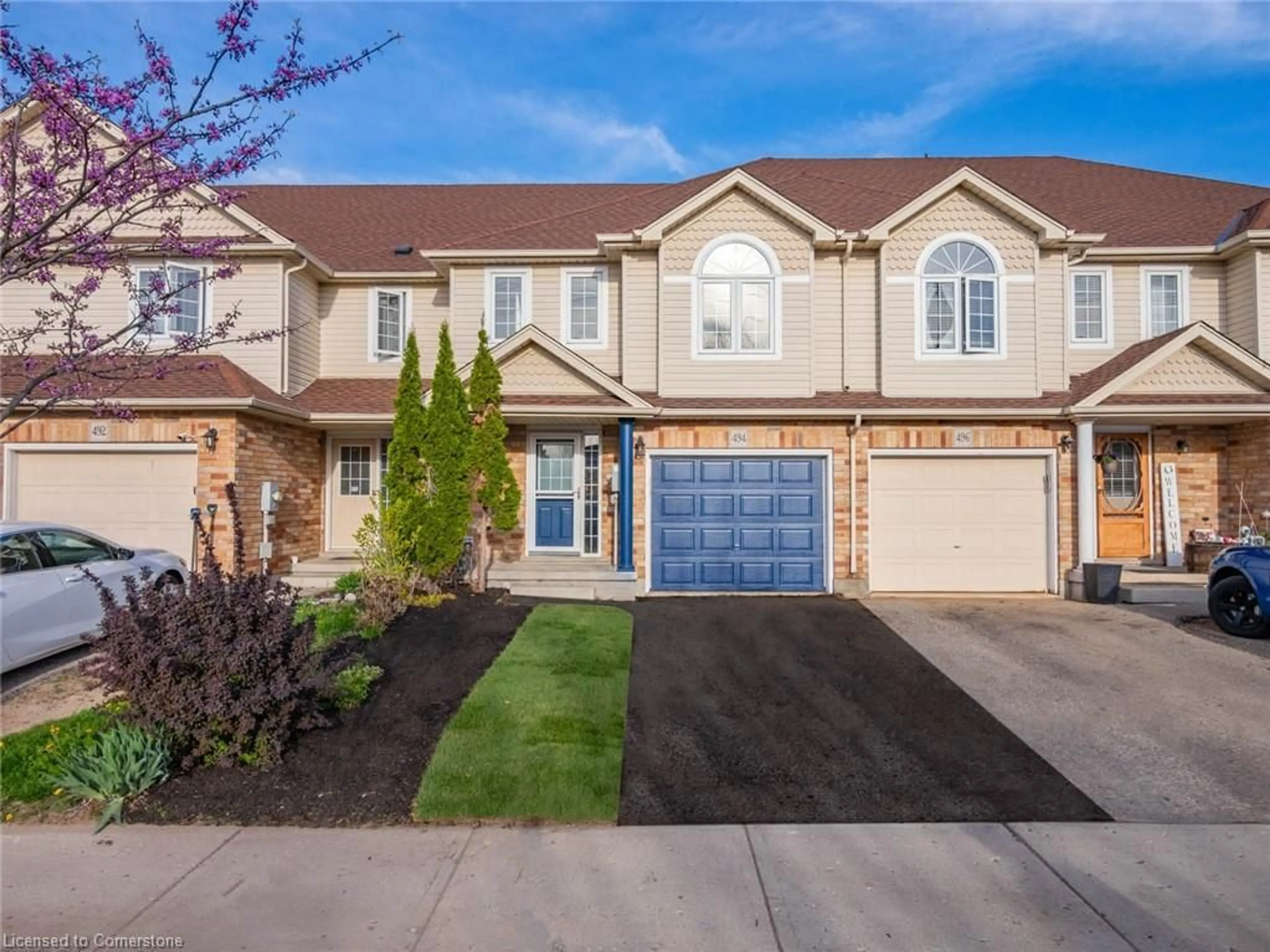 Home with vinyl exterior material, street for 494 Doon South Dr, Kitchener Ontario N2P 2Z1
