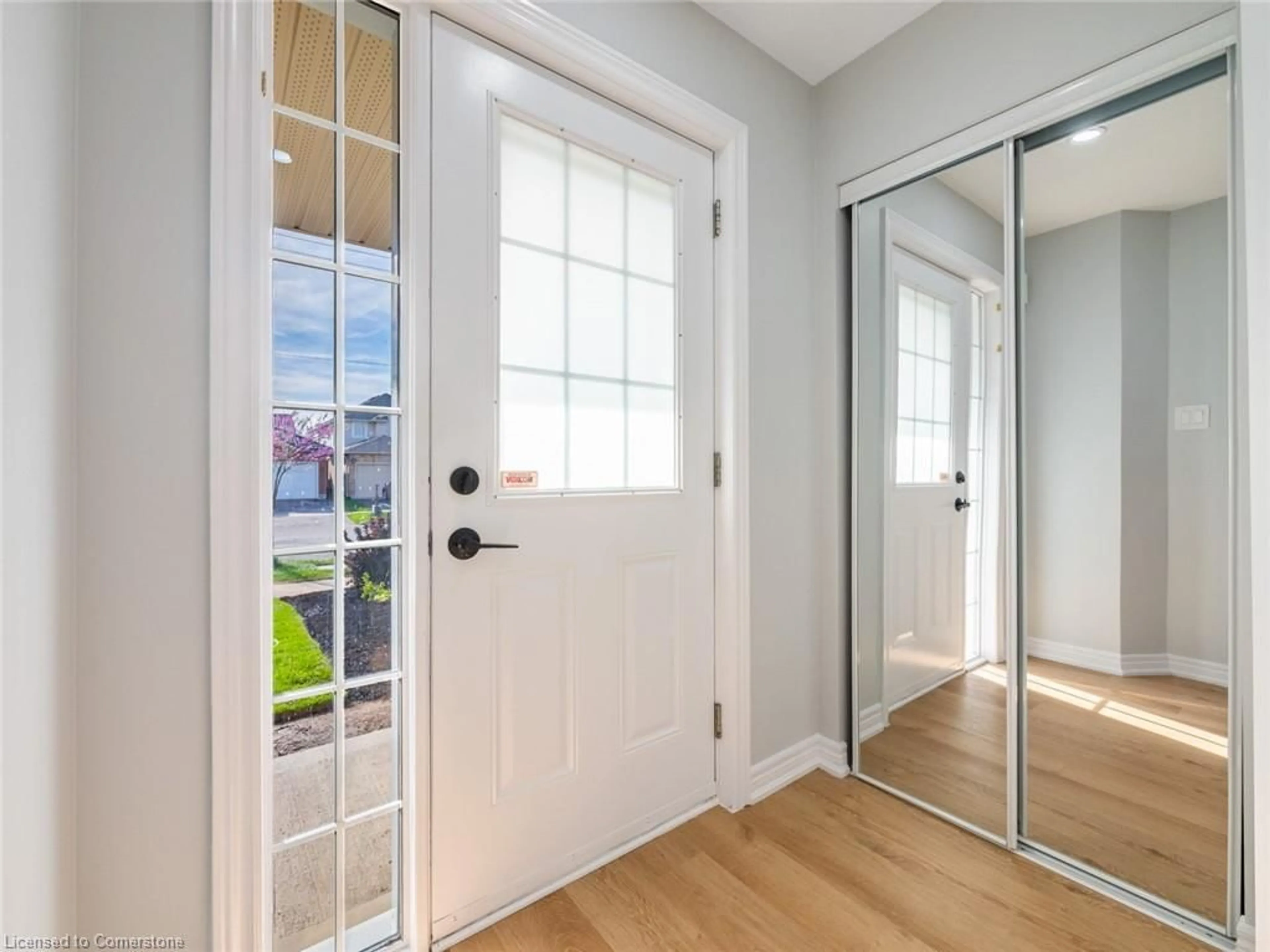 Indoor entryway for 494 Doon South Dr, Kitchener Ontario N2P 2Z1