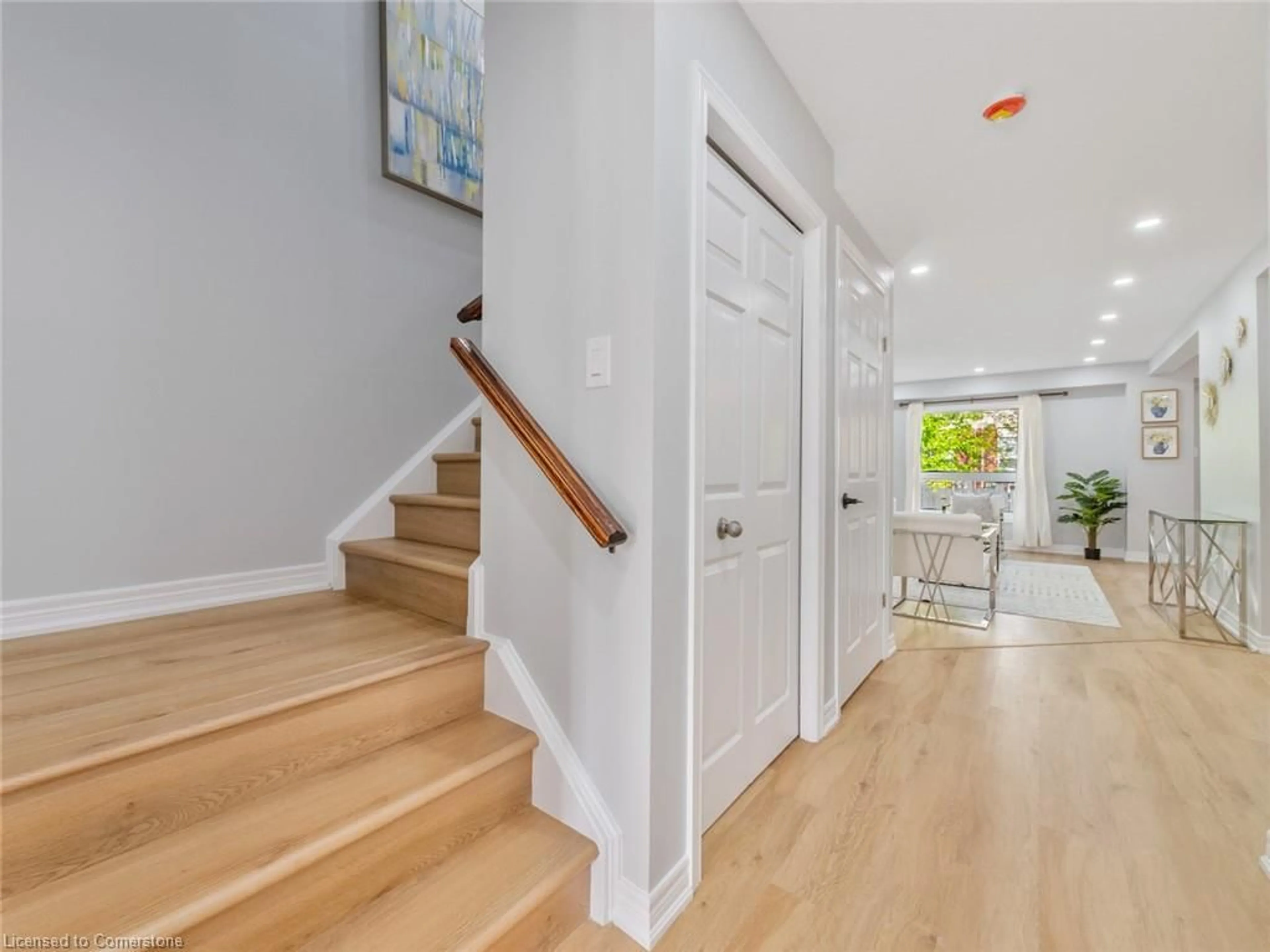 Indoor entryway for 494 Doon South Dr, Kitchener Ontario N2P 2Z1