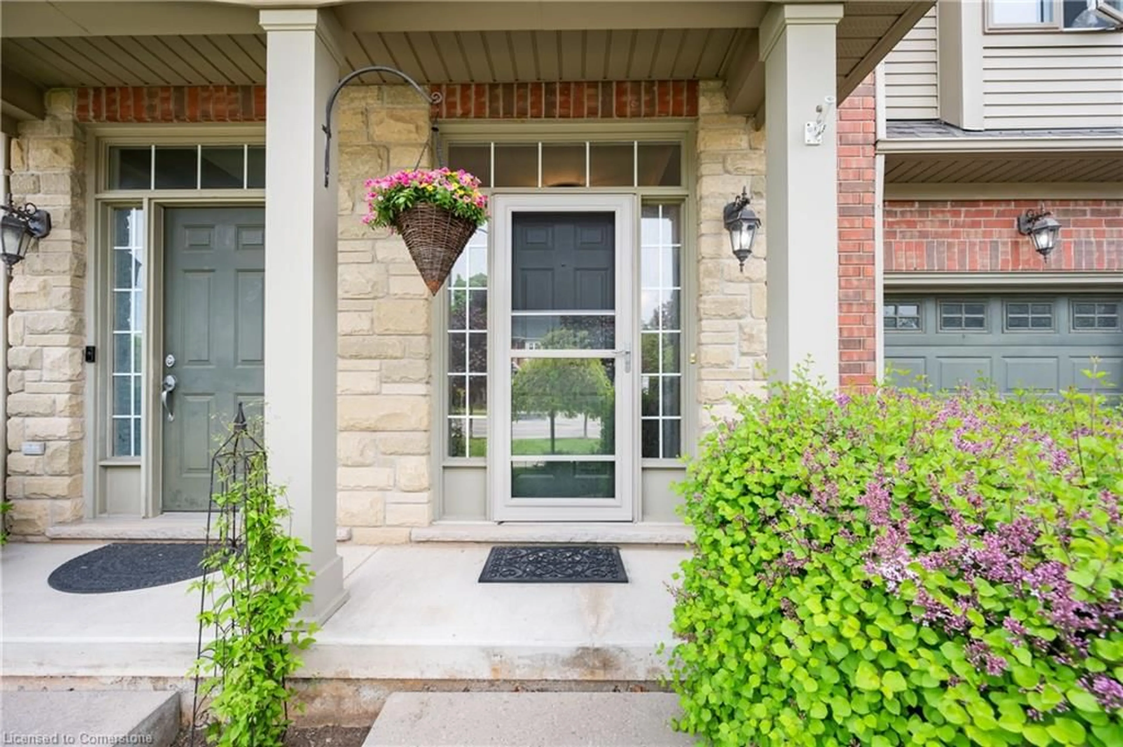 Indoor entryway for 5196 Dryden Ave, Burlington Ontario L7L 7J2