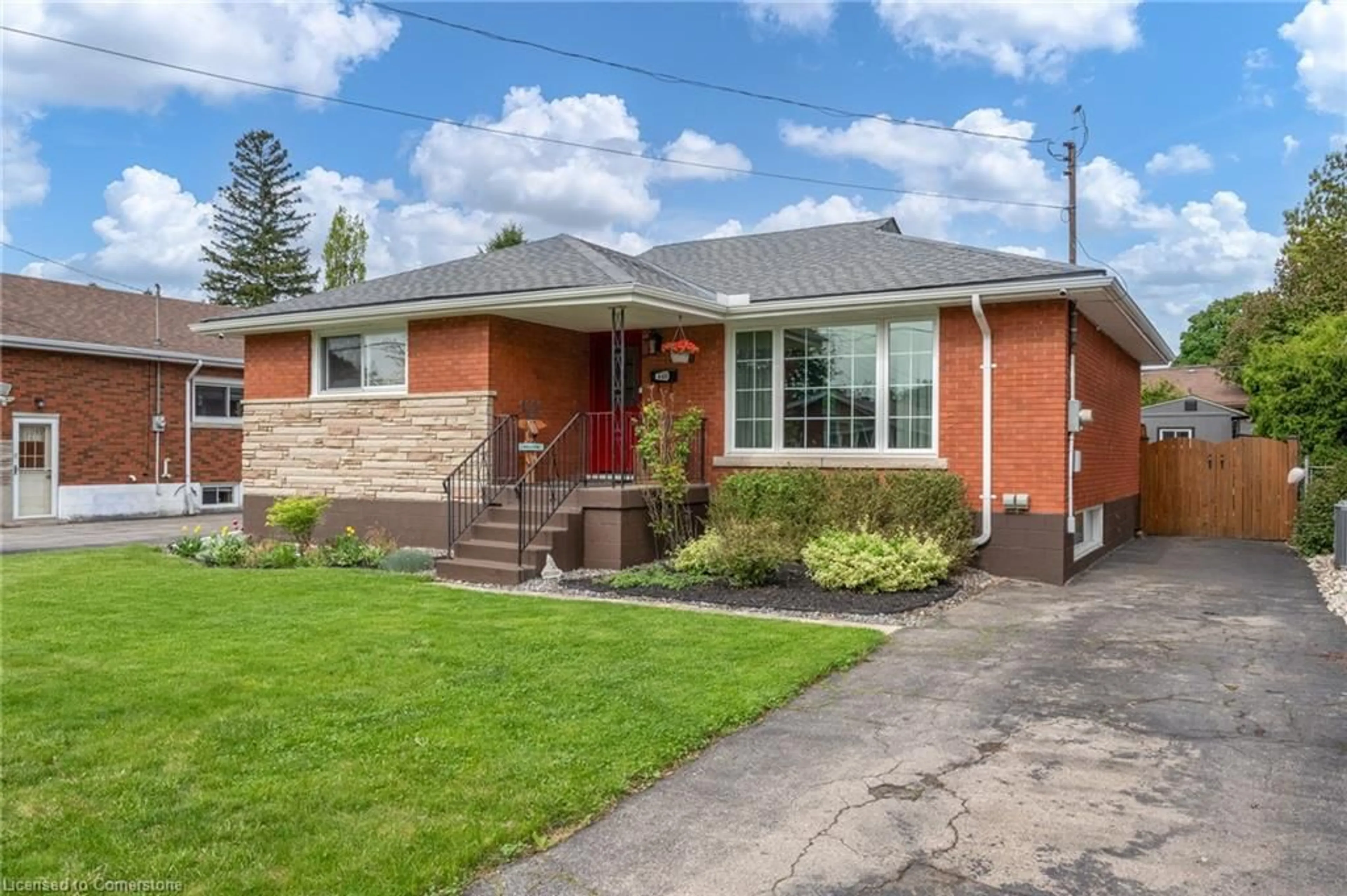 Home with brick exterior material, street for 440 Upper Kenilworth Ave, Hamilton Ontario L8T 4G6