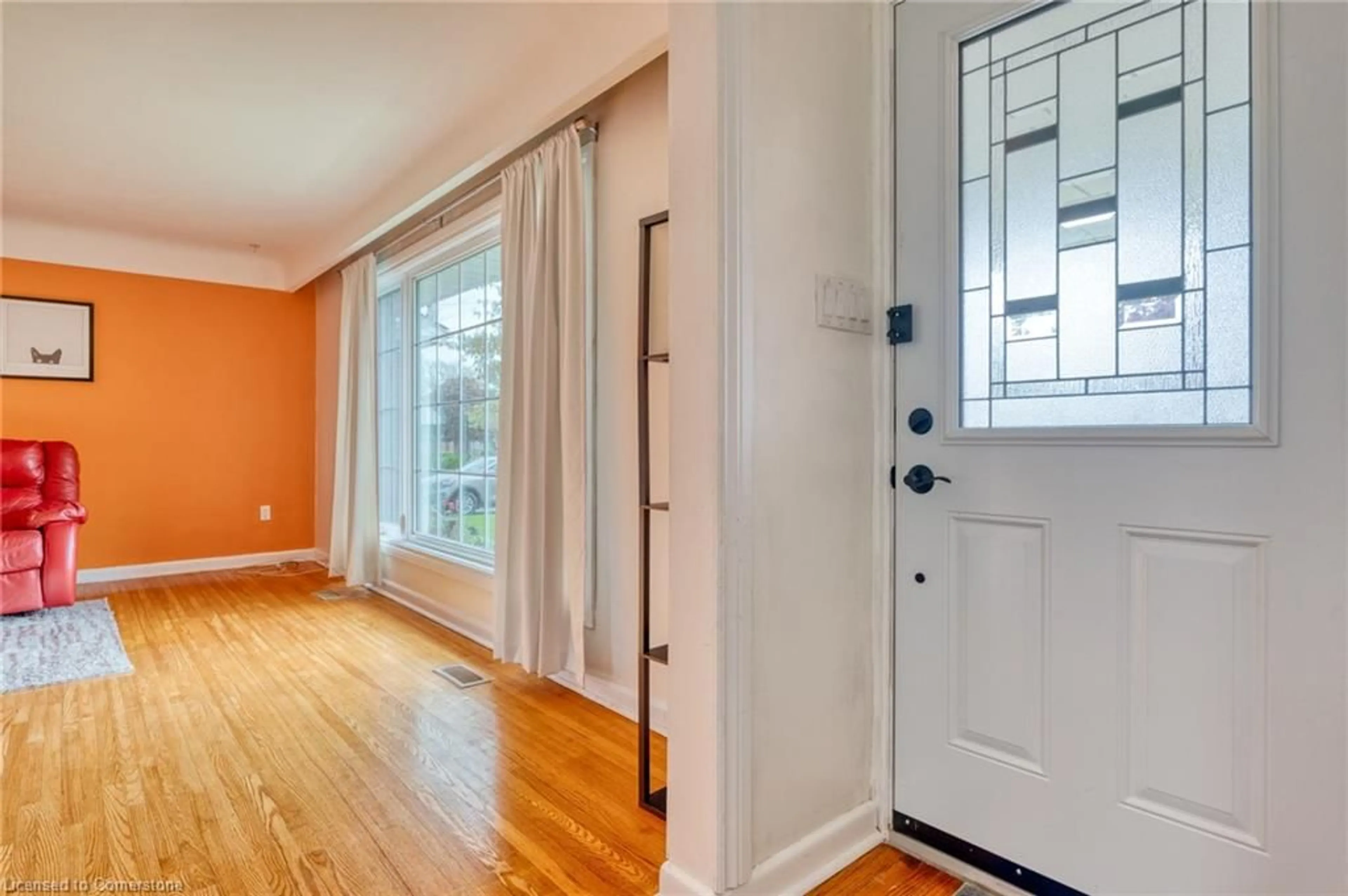 Indoor entryway for 440 Upper Kenilworth Ave, Hamilton Ontario L8T 4G6