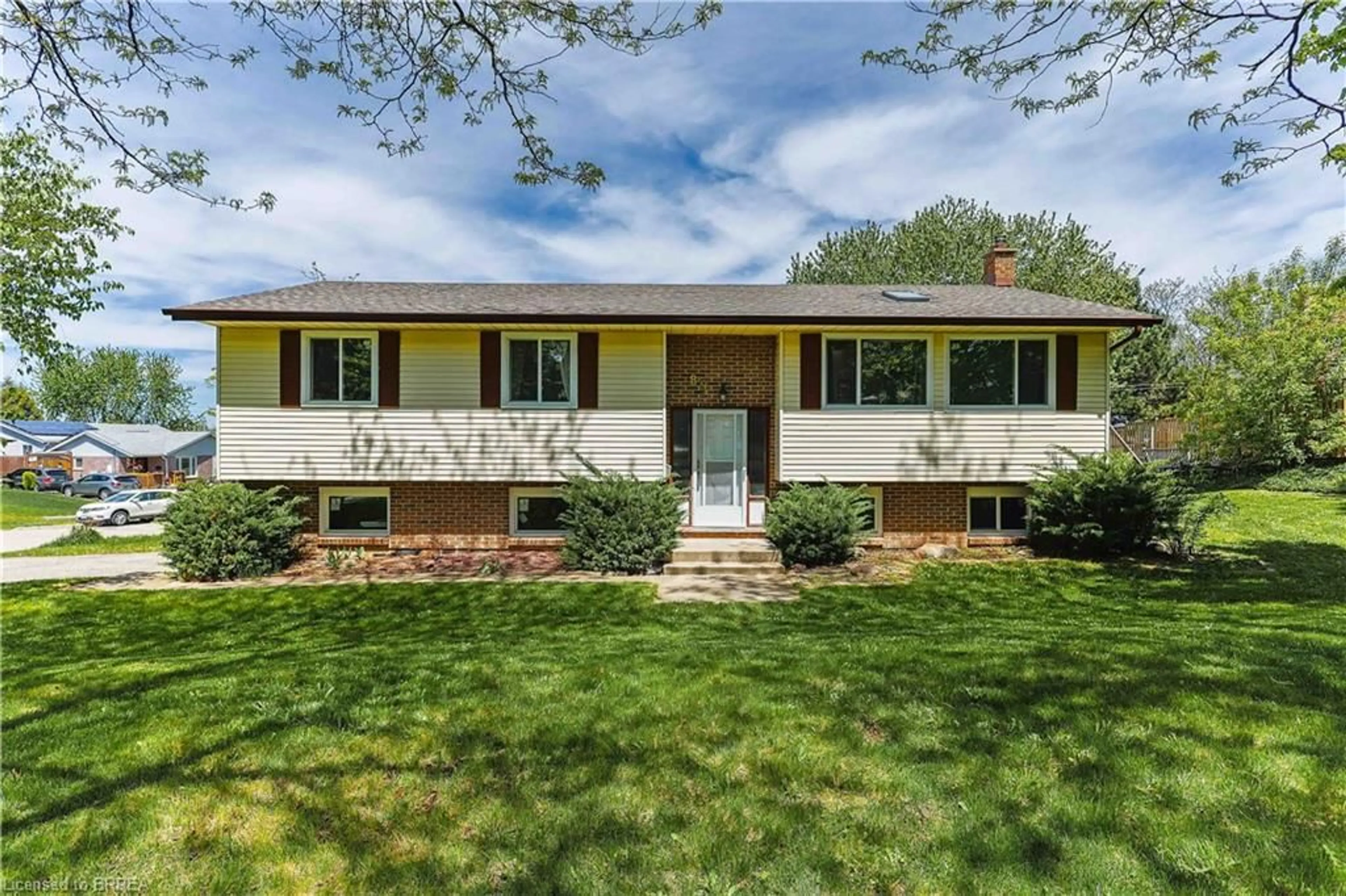 Home with brick exterior material, building for 85 High Acres Cres, Kitchener Ontario N2N 2S3