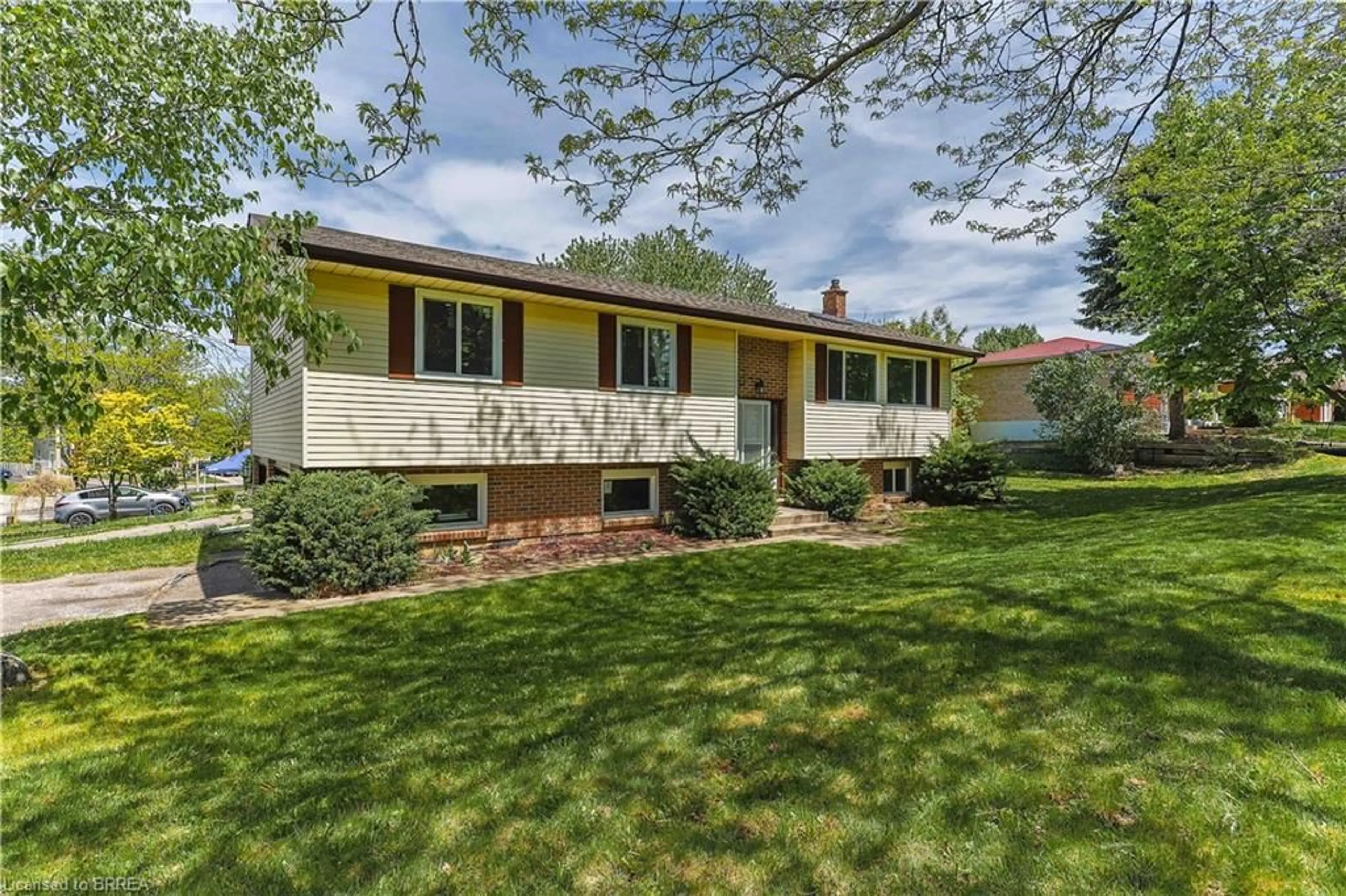 Home with vinyl exterior material, street for 85 High Acres Cres, Kitchener Ontario N2N 2S3