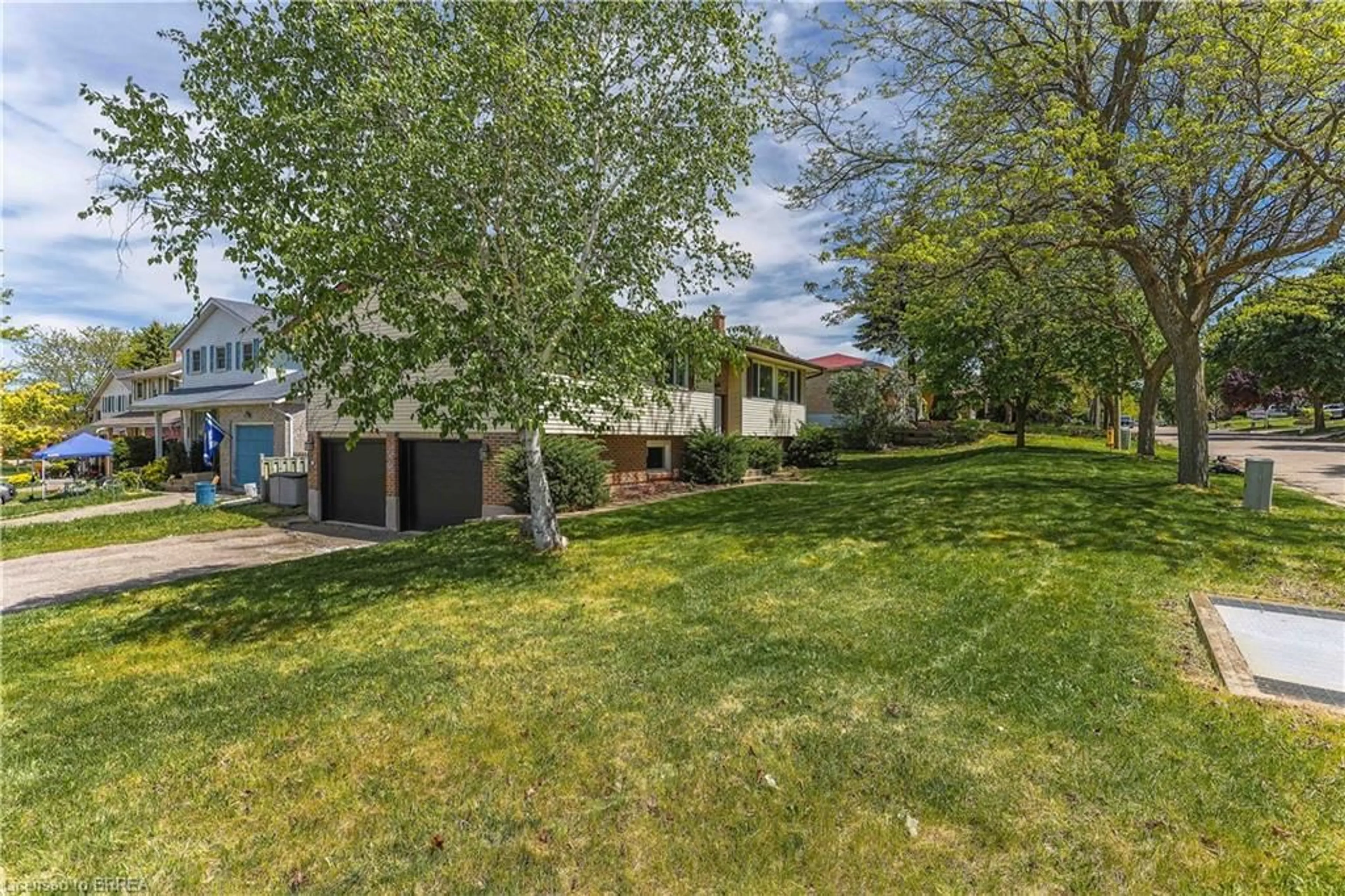 A pic from outside/outdoor area/front of a property/back of a property/a pic from drone, street for 85 High Acres Cres, Kitchener Ontario N2N 2S3