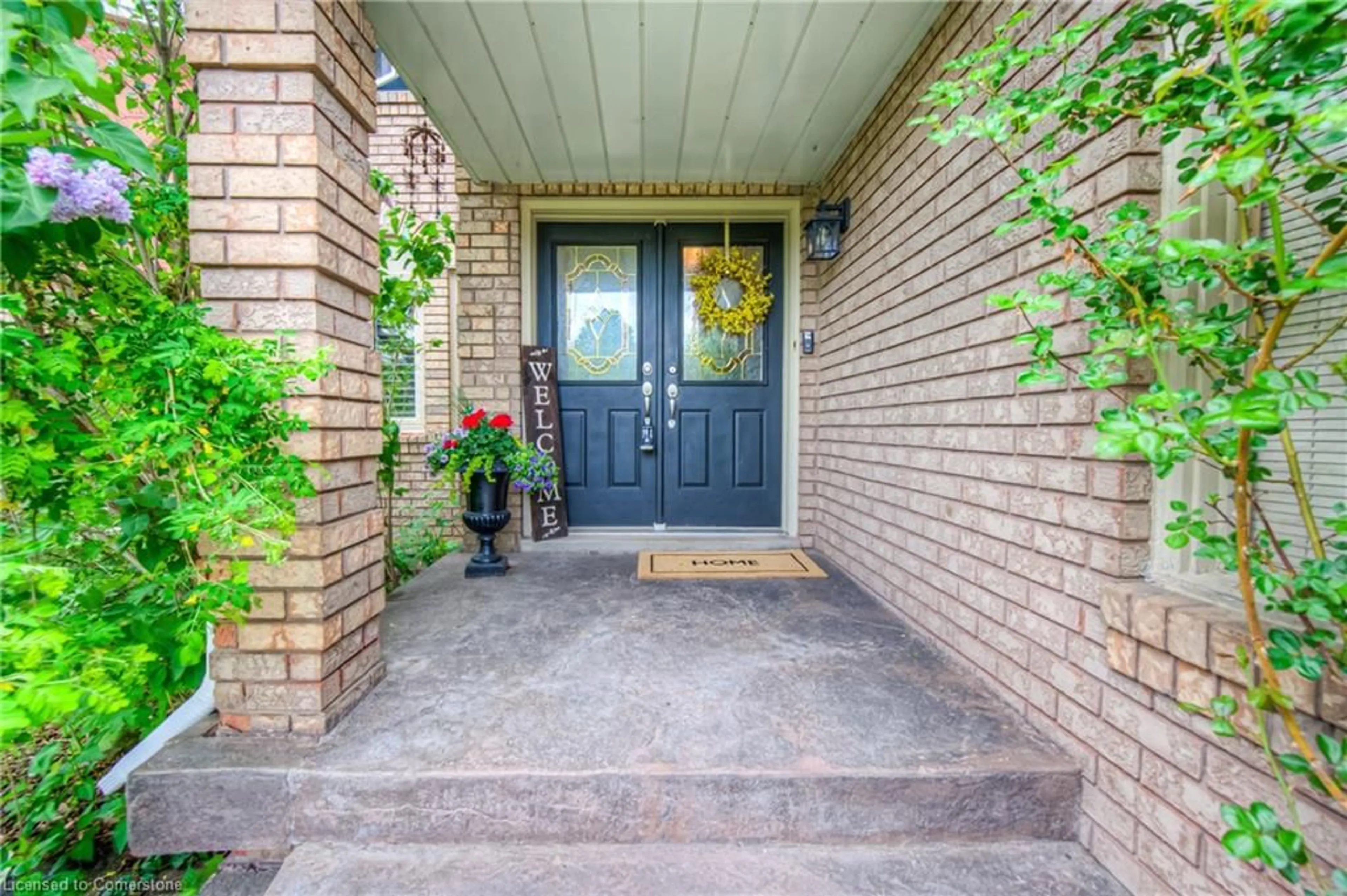 Indoor entryway for 465 Burnett Ave, Cambridge Ontario N1T 1L3