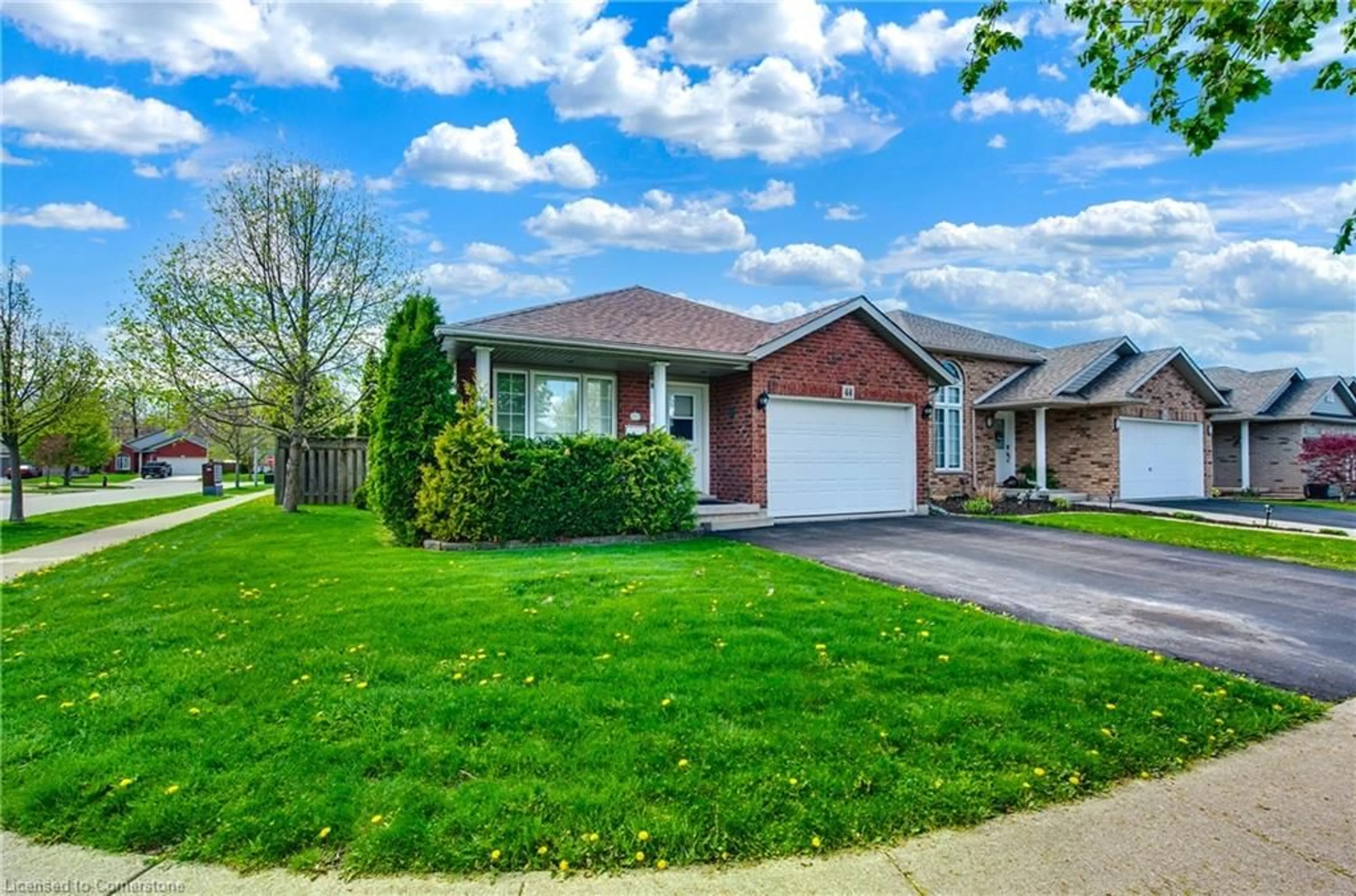 Home with brick exterior material, street for 44 Lea Cres, Welland Ontario L3C 7J6