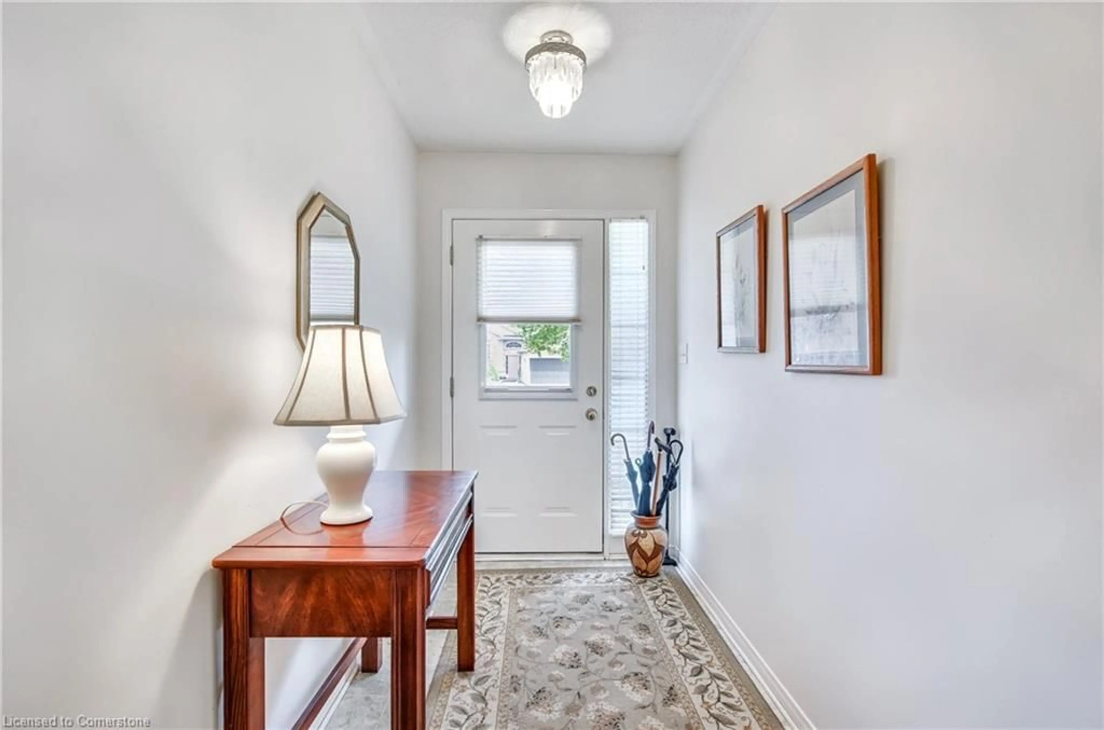 Indoor entryway for 44 Lea Cres, Welland Ontario L3C 7J6