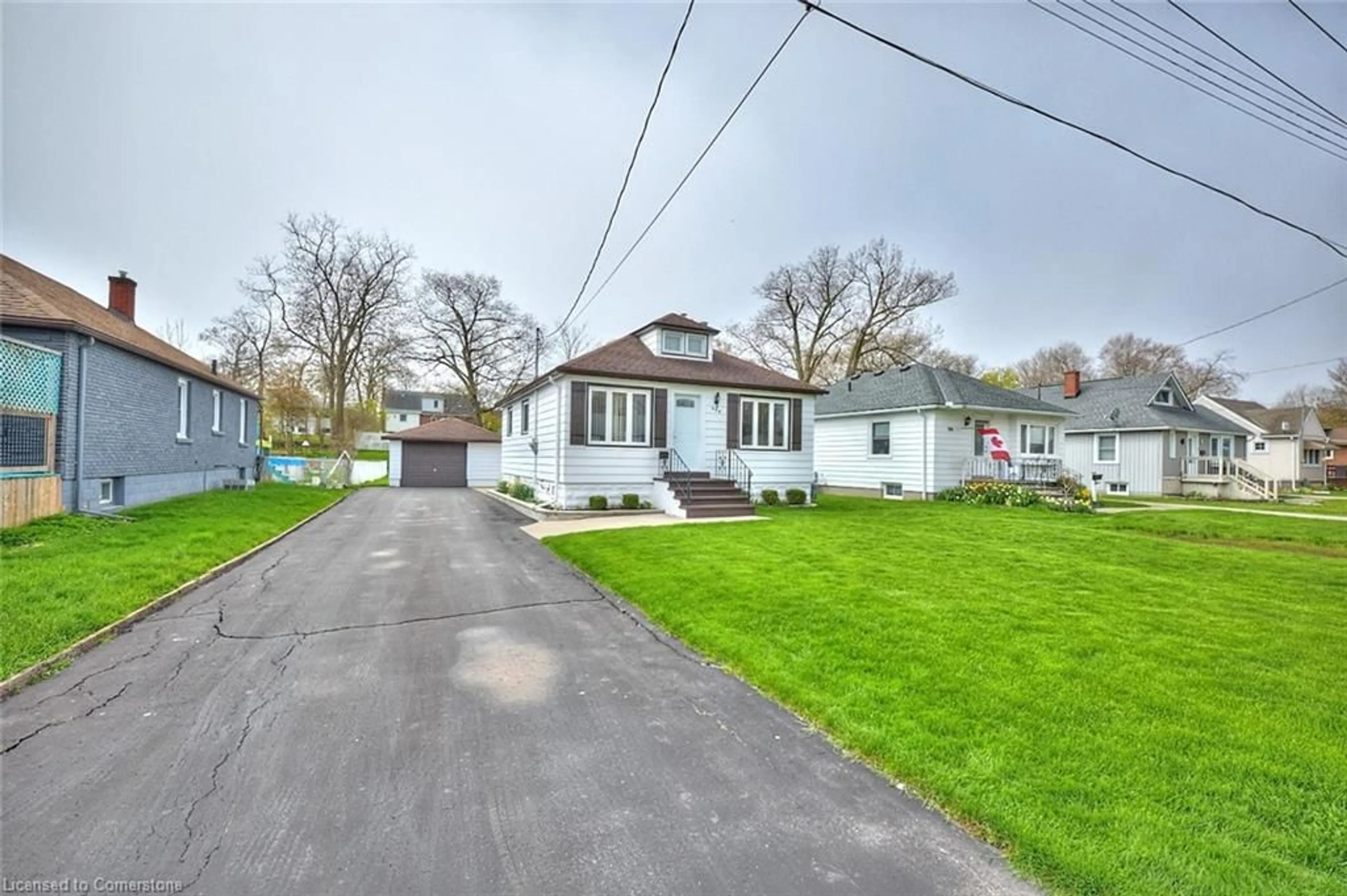 A pic from outside/outdoor area/front of a property/back of a property/a pic from drone, street for 364 Sugarloaf St, Port Colborne Ontario L3K 2P3