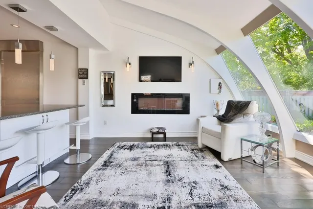 Additional property image - 35 Bowshelm Crt