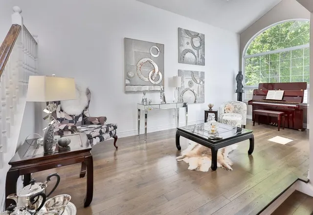 Additional property image - 35 Bowshelm Crt