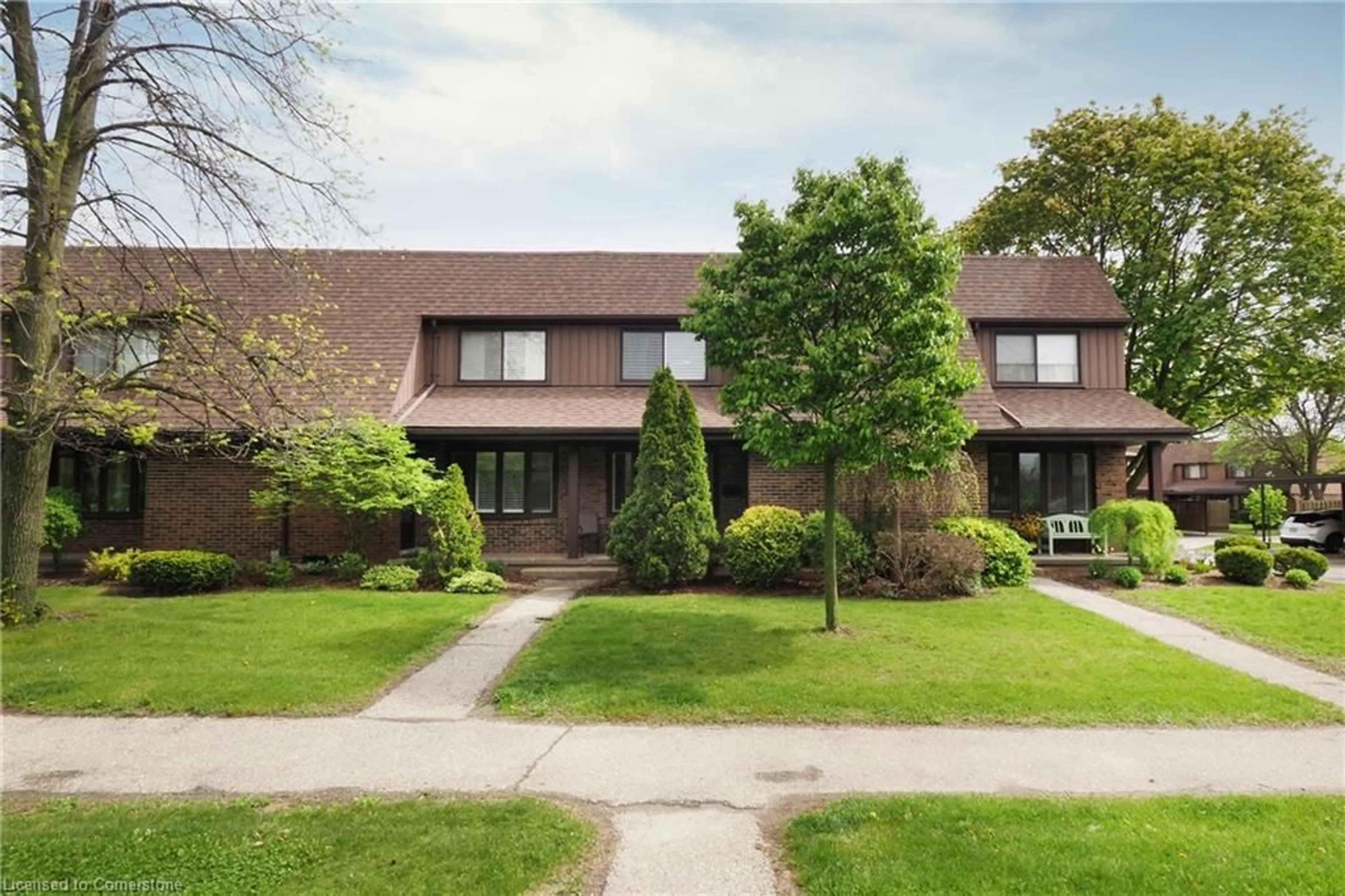 Home with brick exterior material, street for 285 Sandowne Dr #33, Waterloo Ontario N2K 2C1