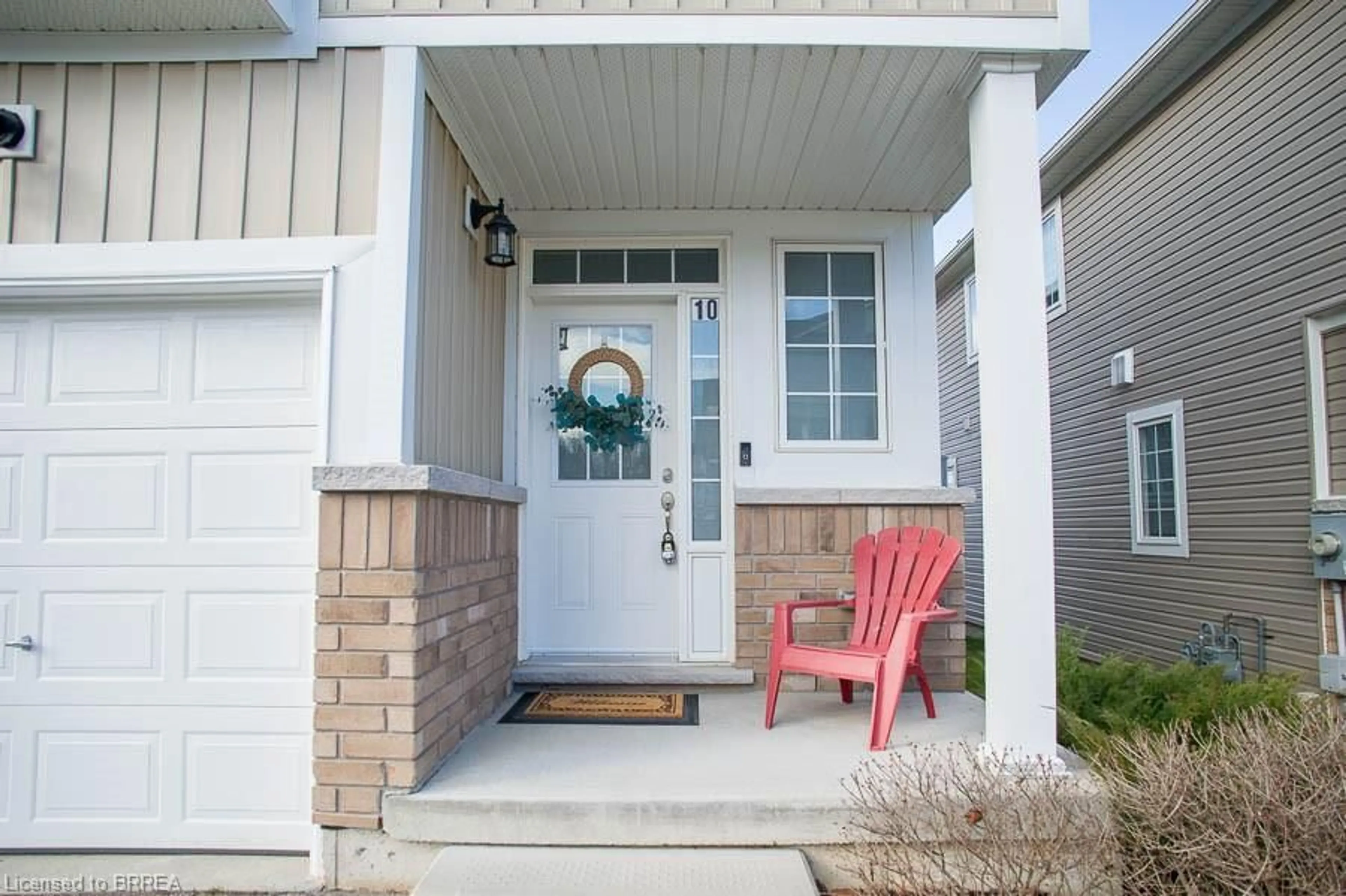 Indoor entryway for 21 Diana Ave #10, Brantford Ontario N3T 0G7