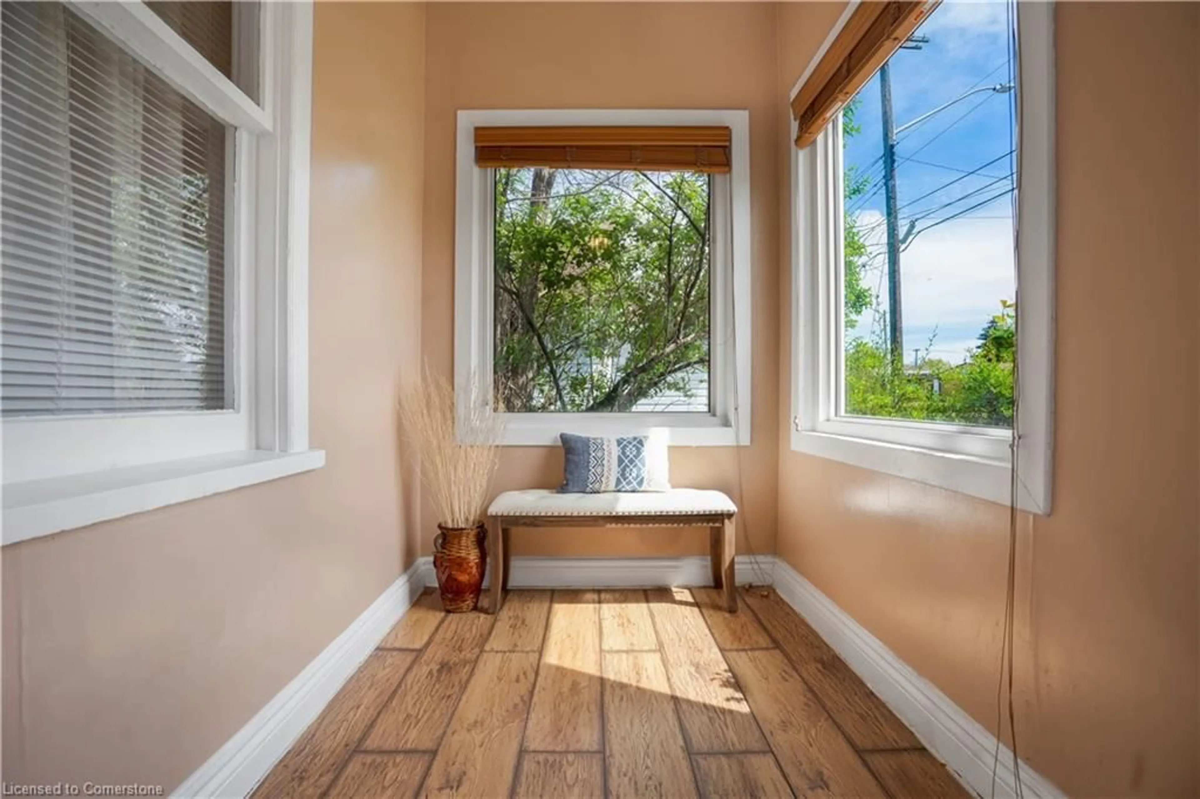 Indoor entryway for 197 Fennell Ave, Hamilton Ontario L9A 1S5