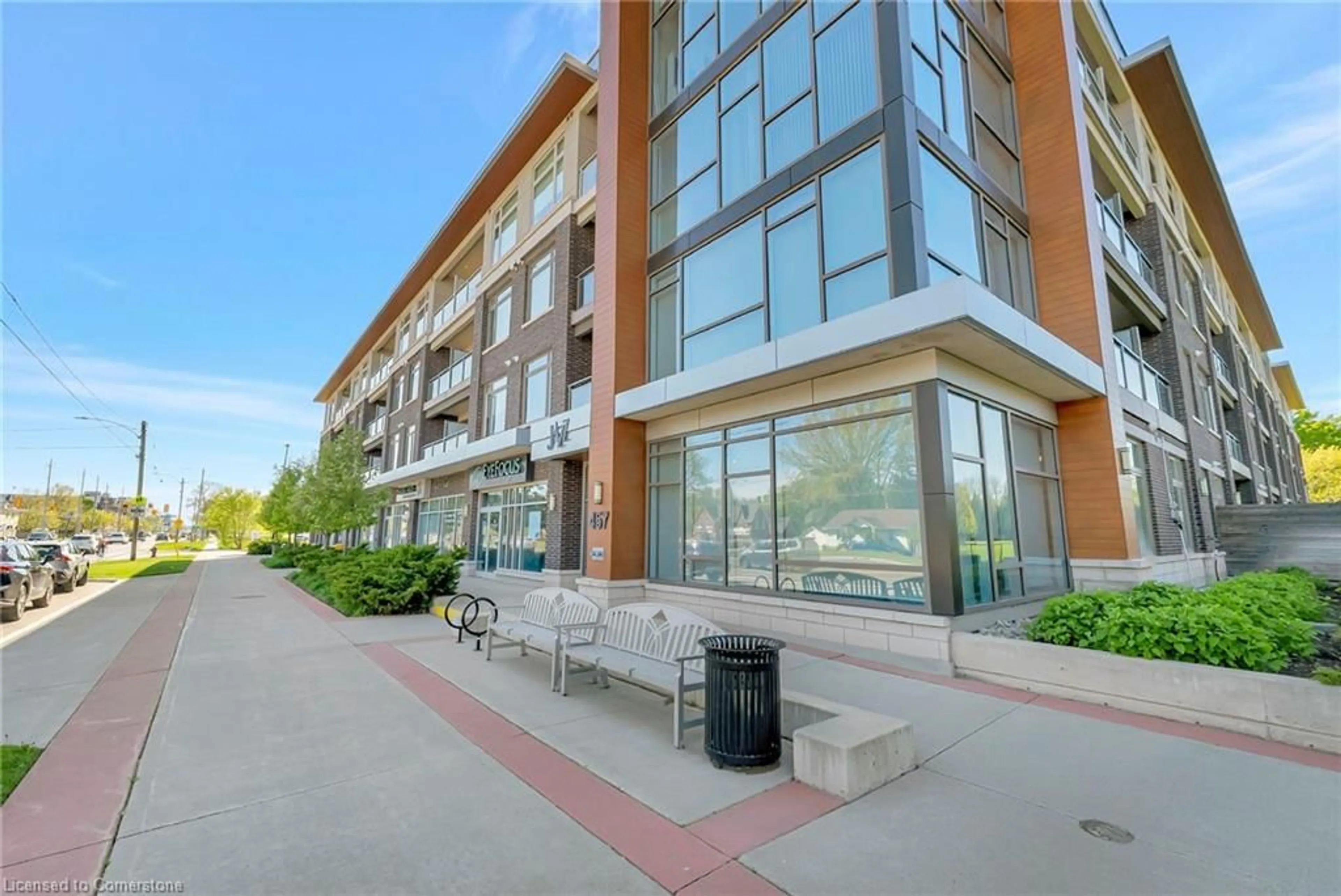 Patio, building for 457 Plains Rd #218, Burlington Ontario L7T 0B8