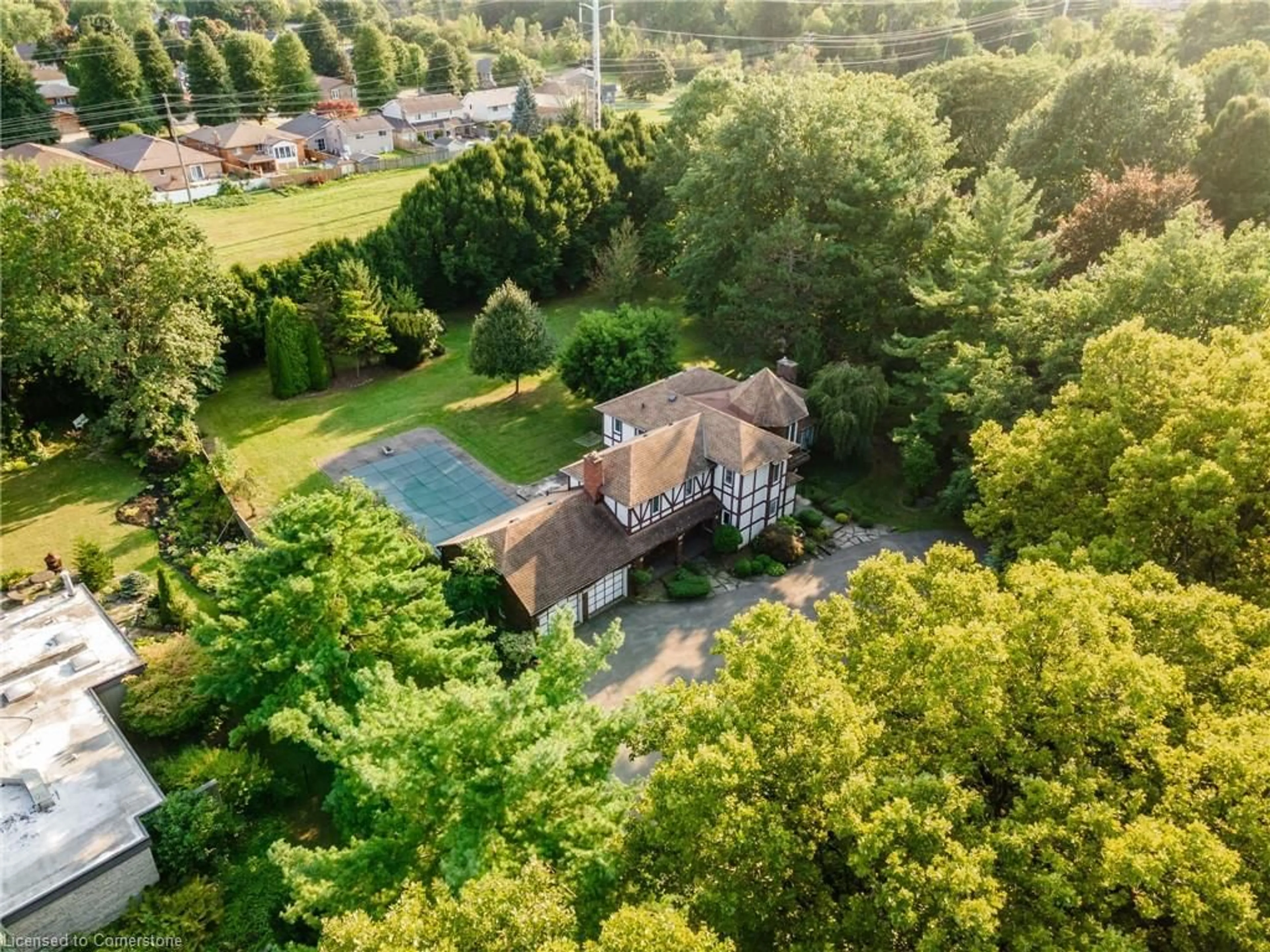 A pic from outside/outdoor area/front of a property/back of a property/a pic from drone, unknown for 7072 Mcmillan Dr, Niagara Falls Ontario L2G 2N4