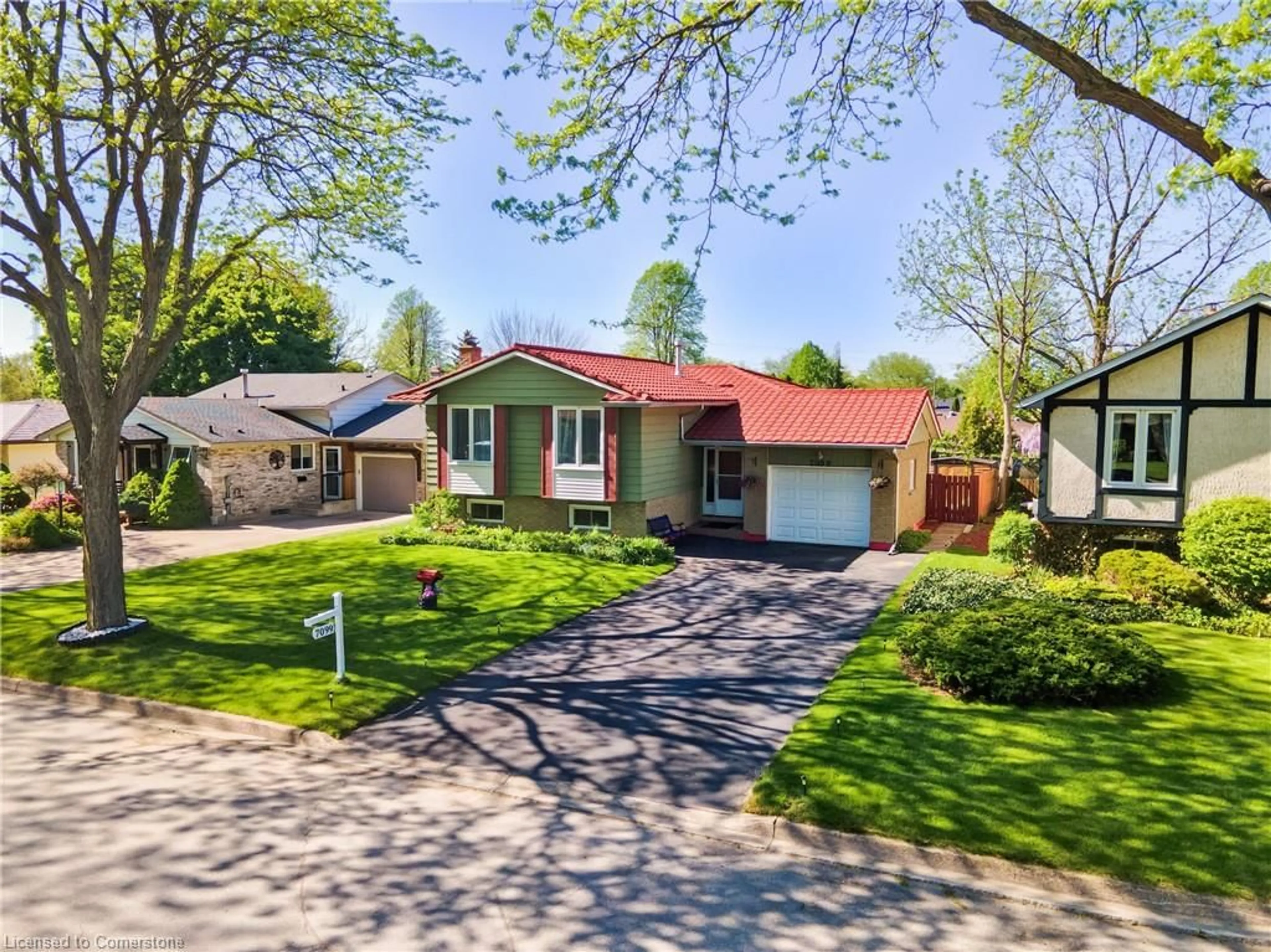 A pic from outside/outdoor area/front of a property/back of a property/a pic from drone, street for 7099 Rosseau Pl, Niagara Falls Ontario L2J 3V1