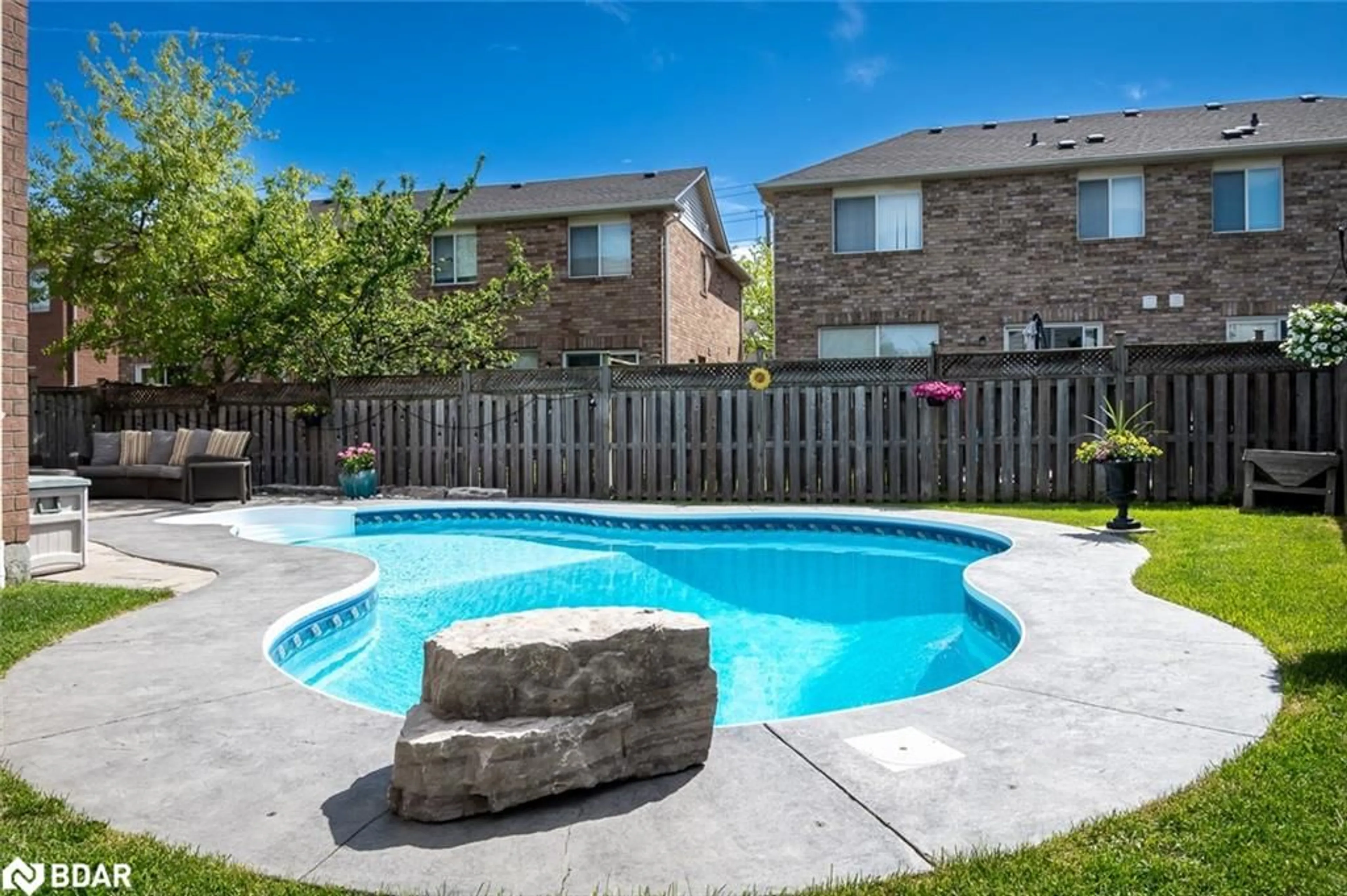 Pool for 1014 Cooper Ave, Milton Ontario L9T 5W7