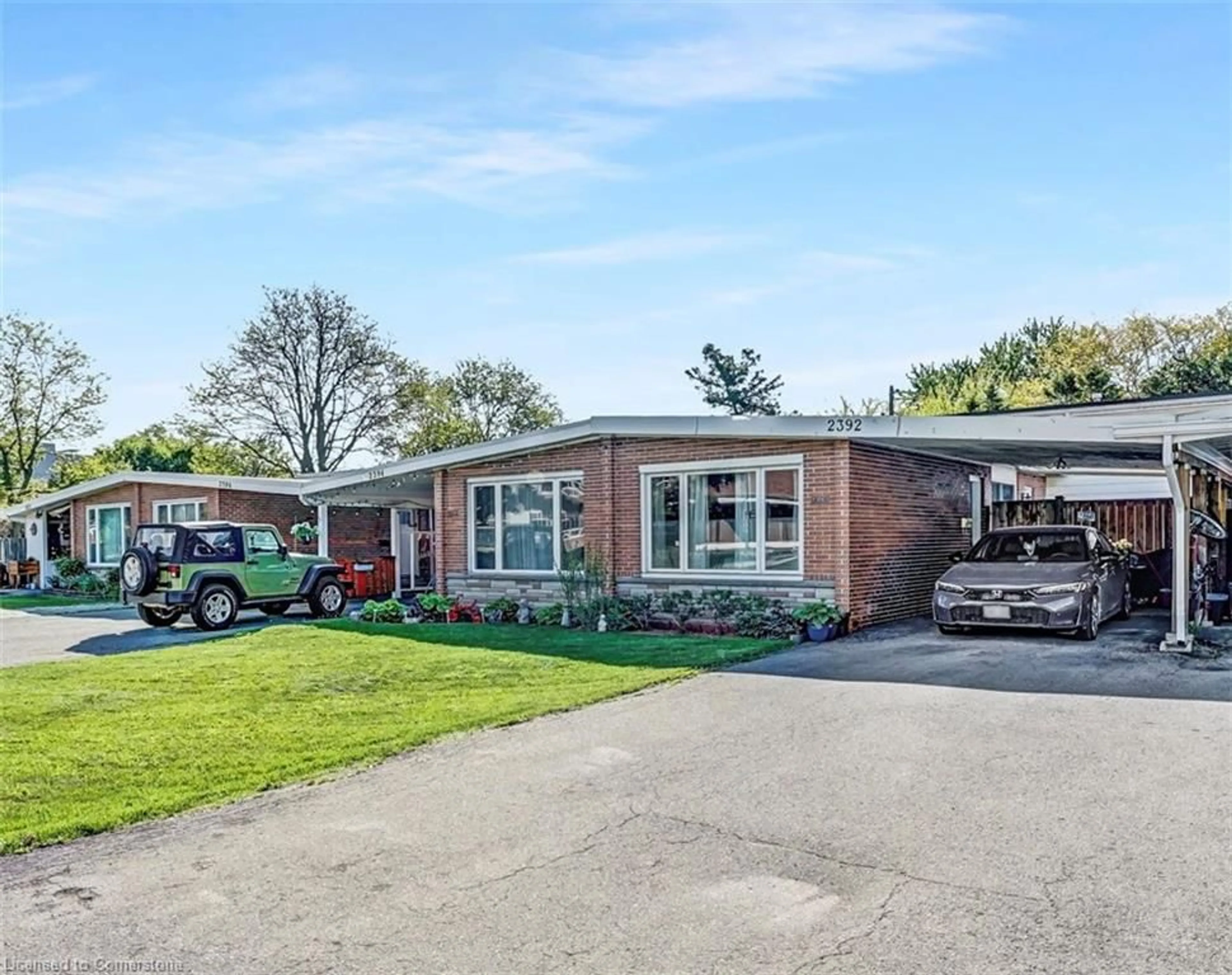 Home with brick exterior material, street for 2392 Mountainside Dr, Burlington Ontario L7P 1C5