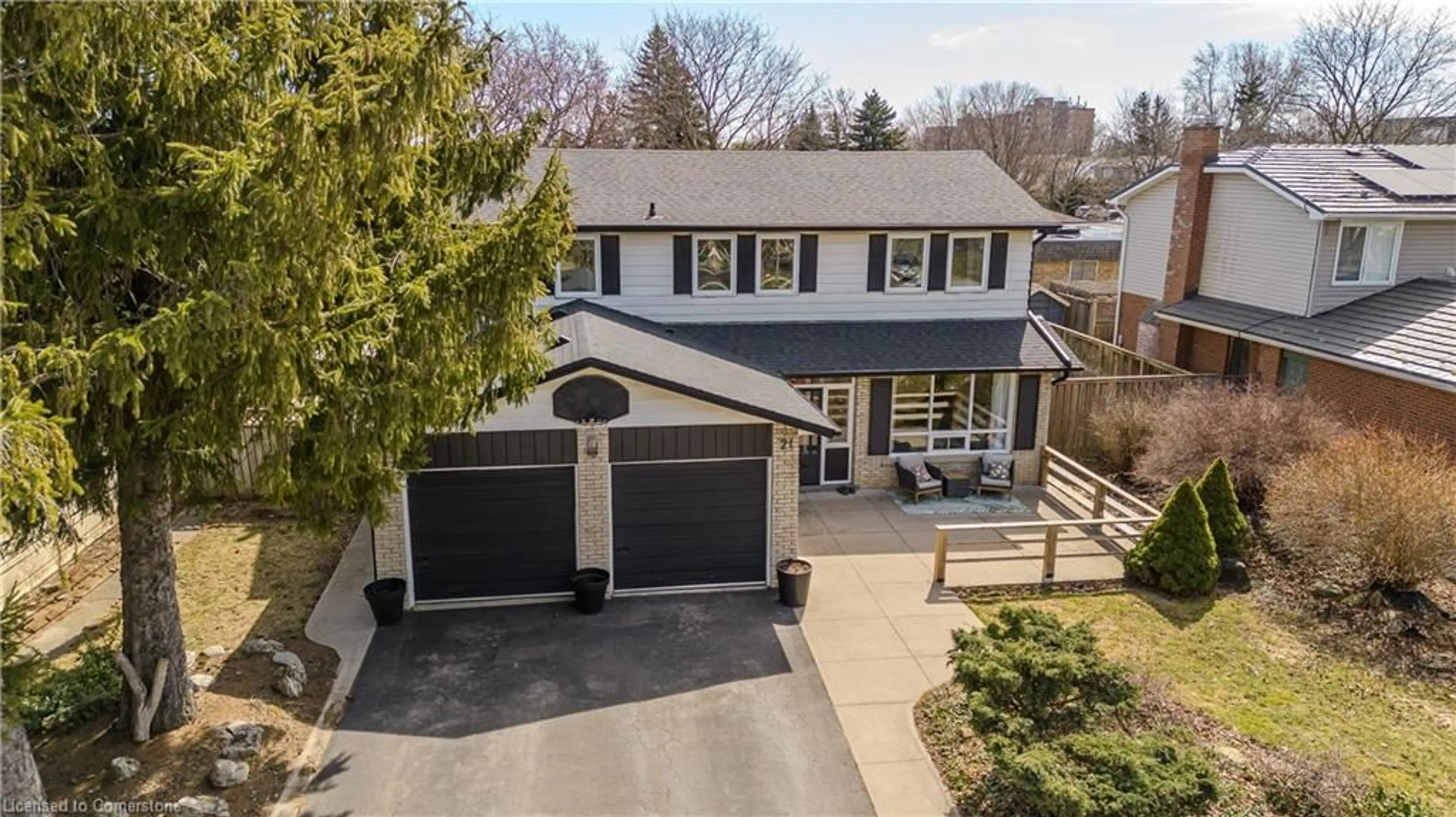 A pic from outside/outdoor area/front of a property/back of a property/a pic from drone, street for 21 Cedar St, Waterdown Ontario L0R 2H0