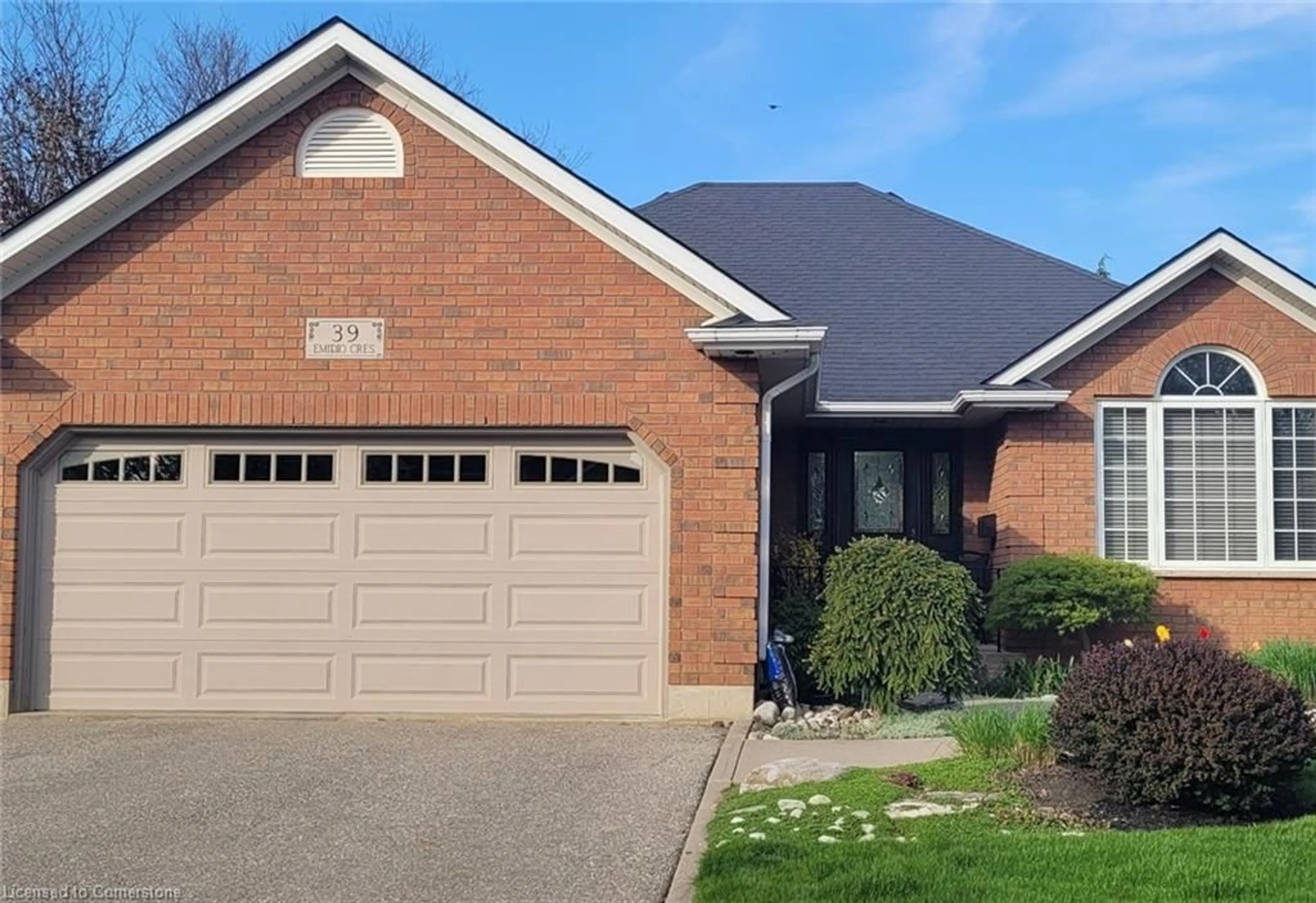 Home with brick exterior material, street for 39 Emidio Cres, Brantford Ontario N3R 7Z1