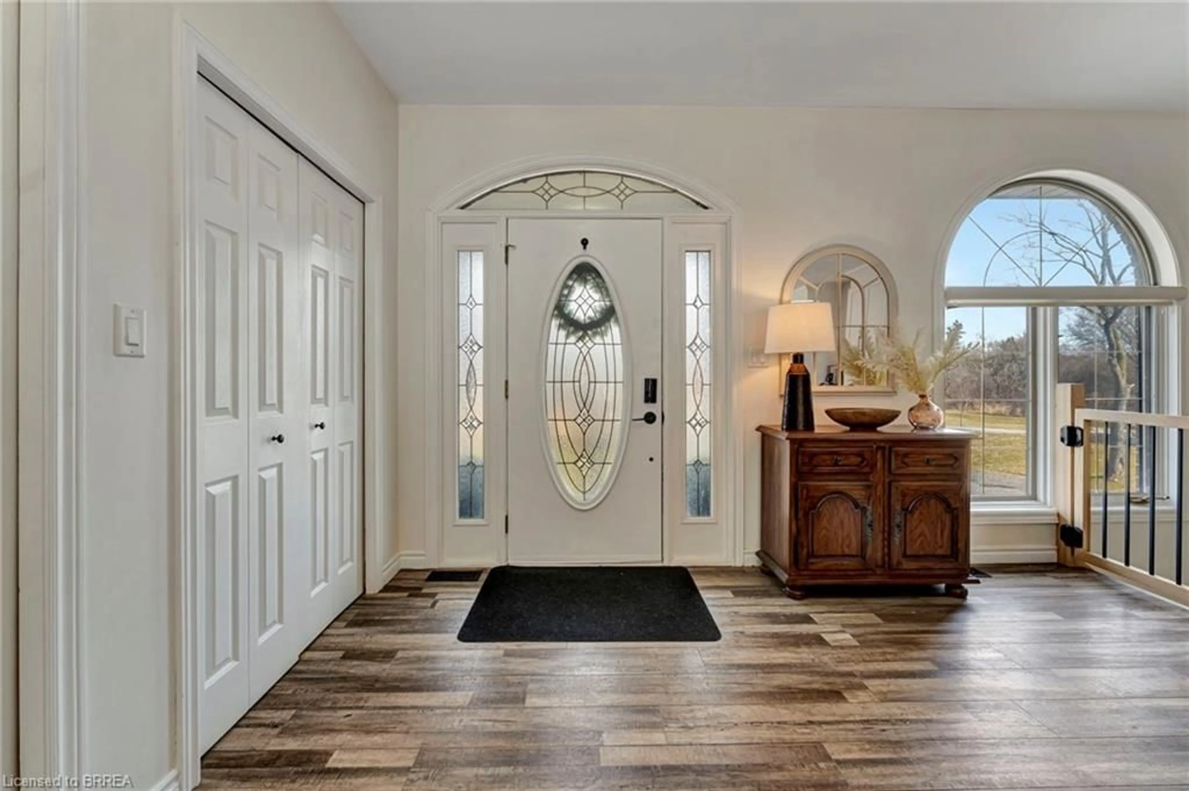 Indoor entryway for 30 Douglas St, Brantford Ontario N3T 0M6