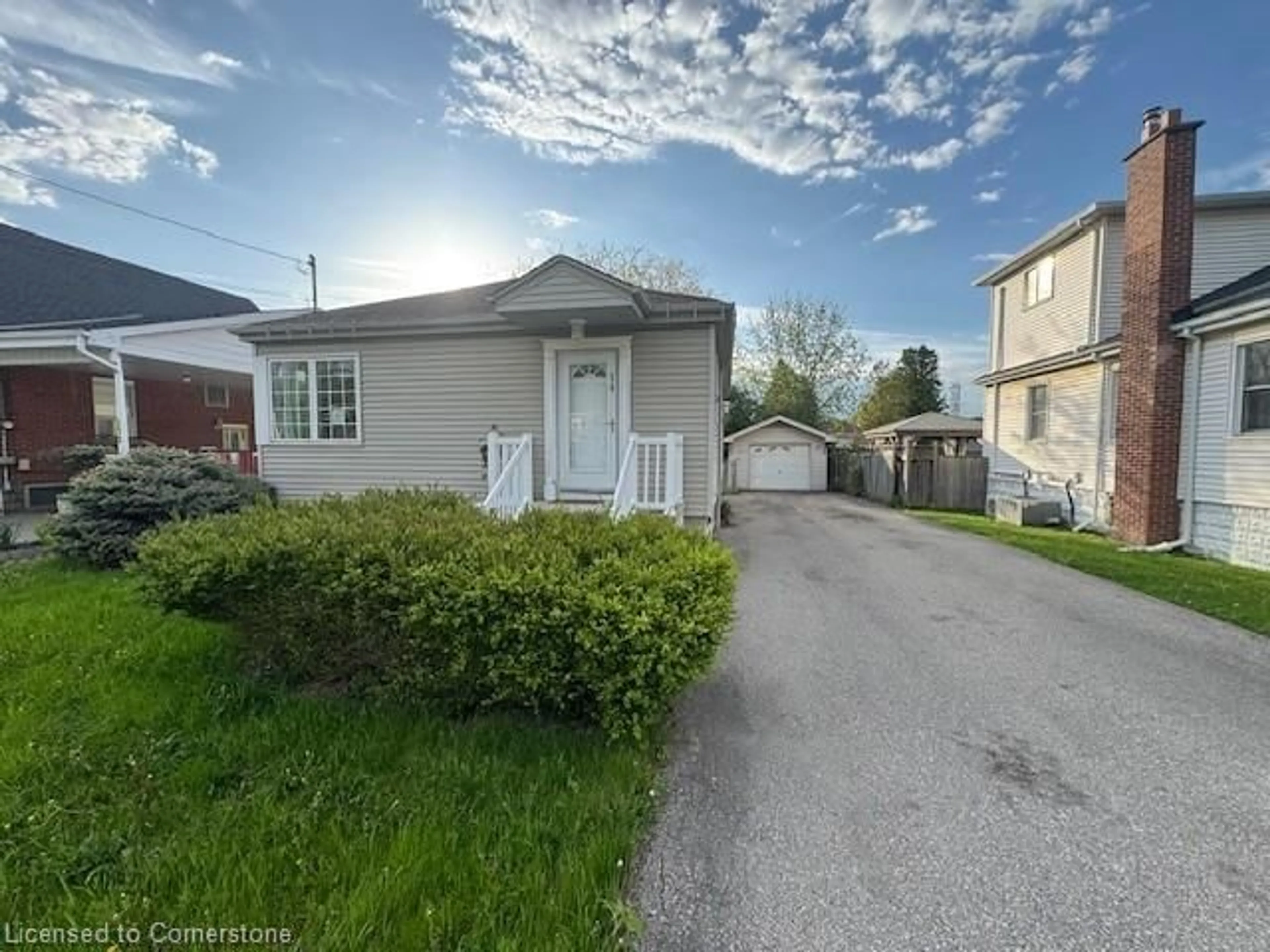 A pic from outside/outdoor area/front of a property/back of a property/a pic from drone, street for 175 Rosedale Ave, Hamilton Ontario L8K 4N4