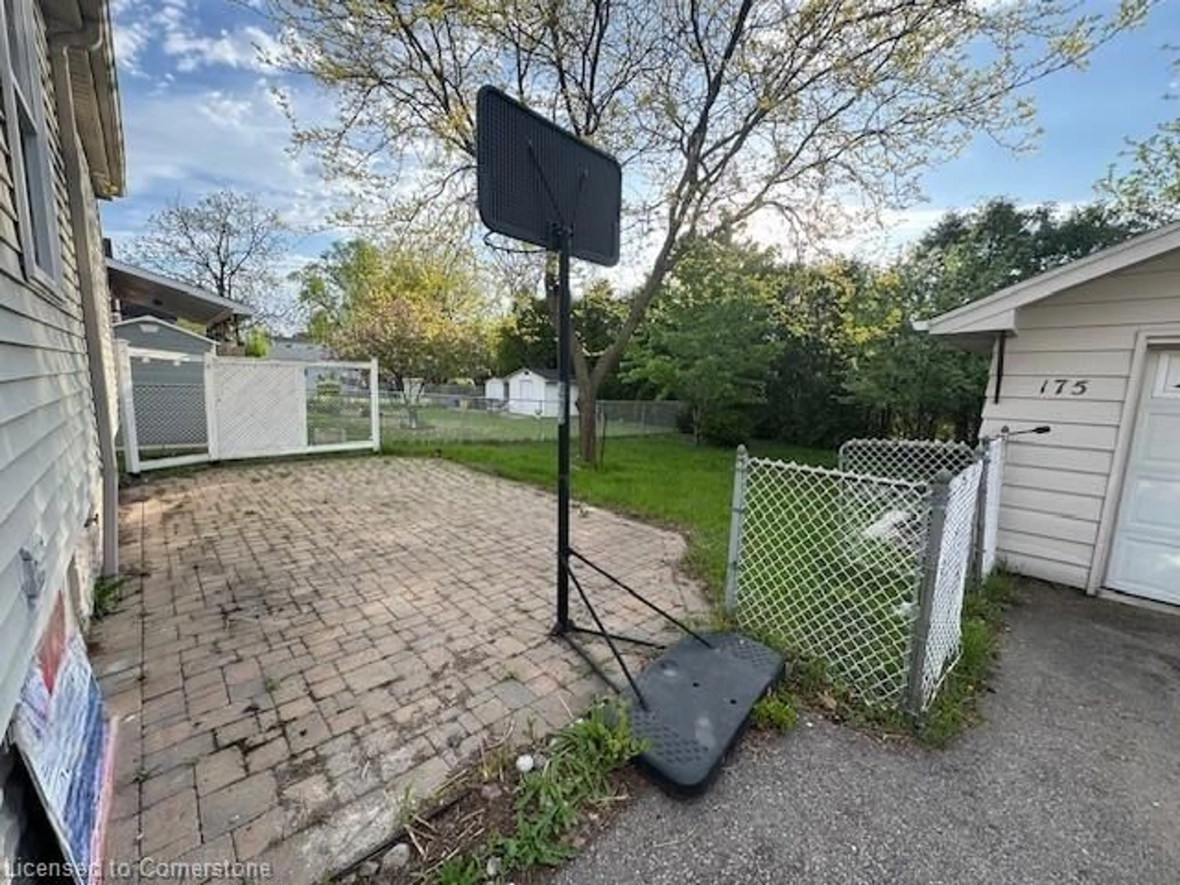 A pic from outside/outdoor area/front of a property/back of a property/a pic from drone, street for 175 Rosedale Ave, Hamilton Ontario L8K 4N4