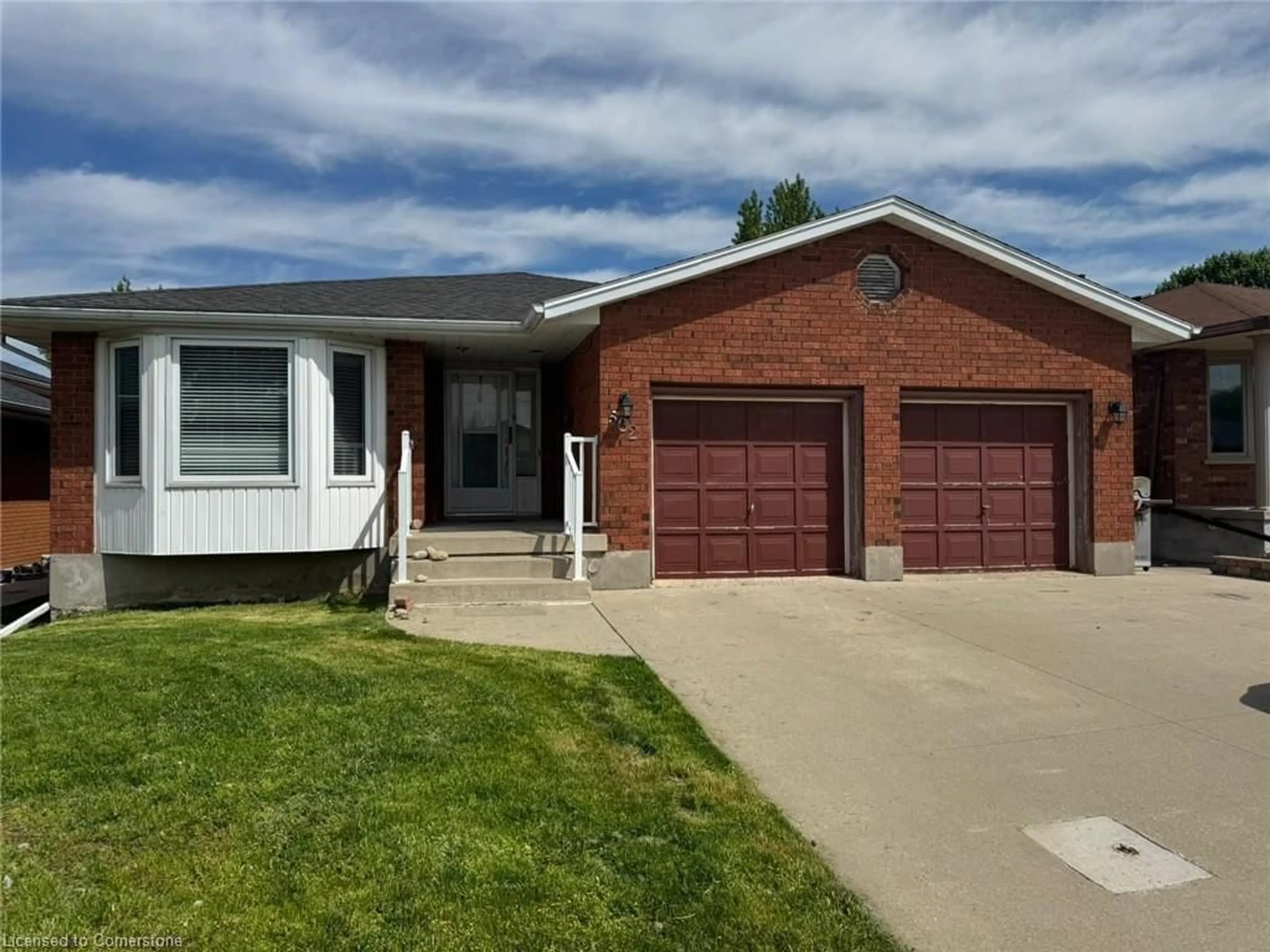 Home with vinyl exterior material, street for 562 Champlain Blvd, Cambridge Ontario N1R 7V2